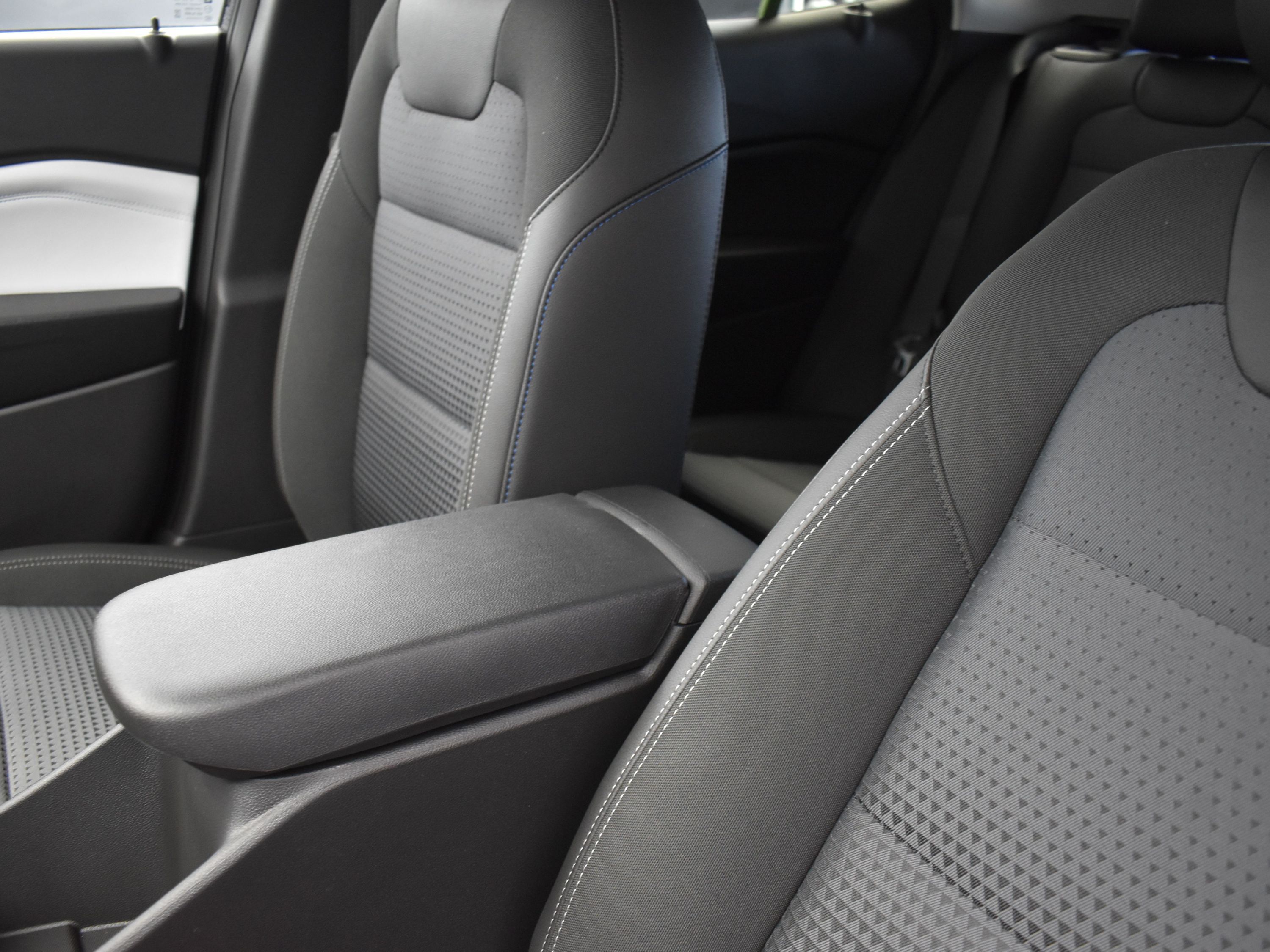 2025 Mosaic Black Metallic Chevrolet Trax LT FWD SUV