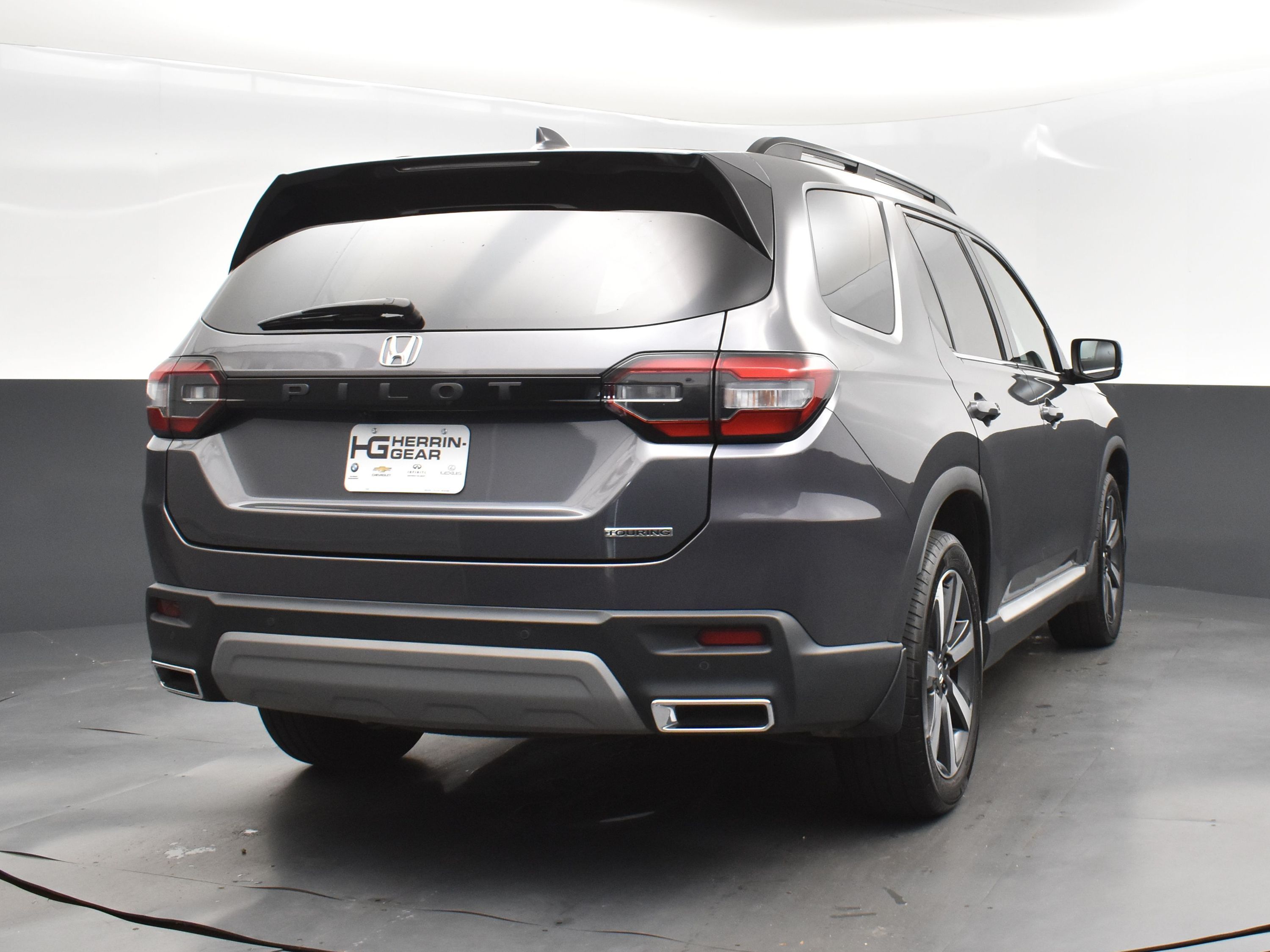 2025 Sonic Gray Pearl Honda Pilot Touring FWD SUV