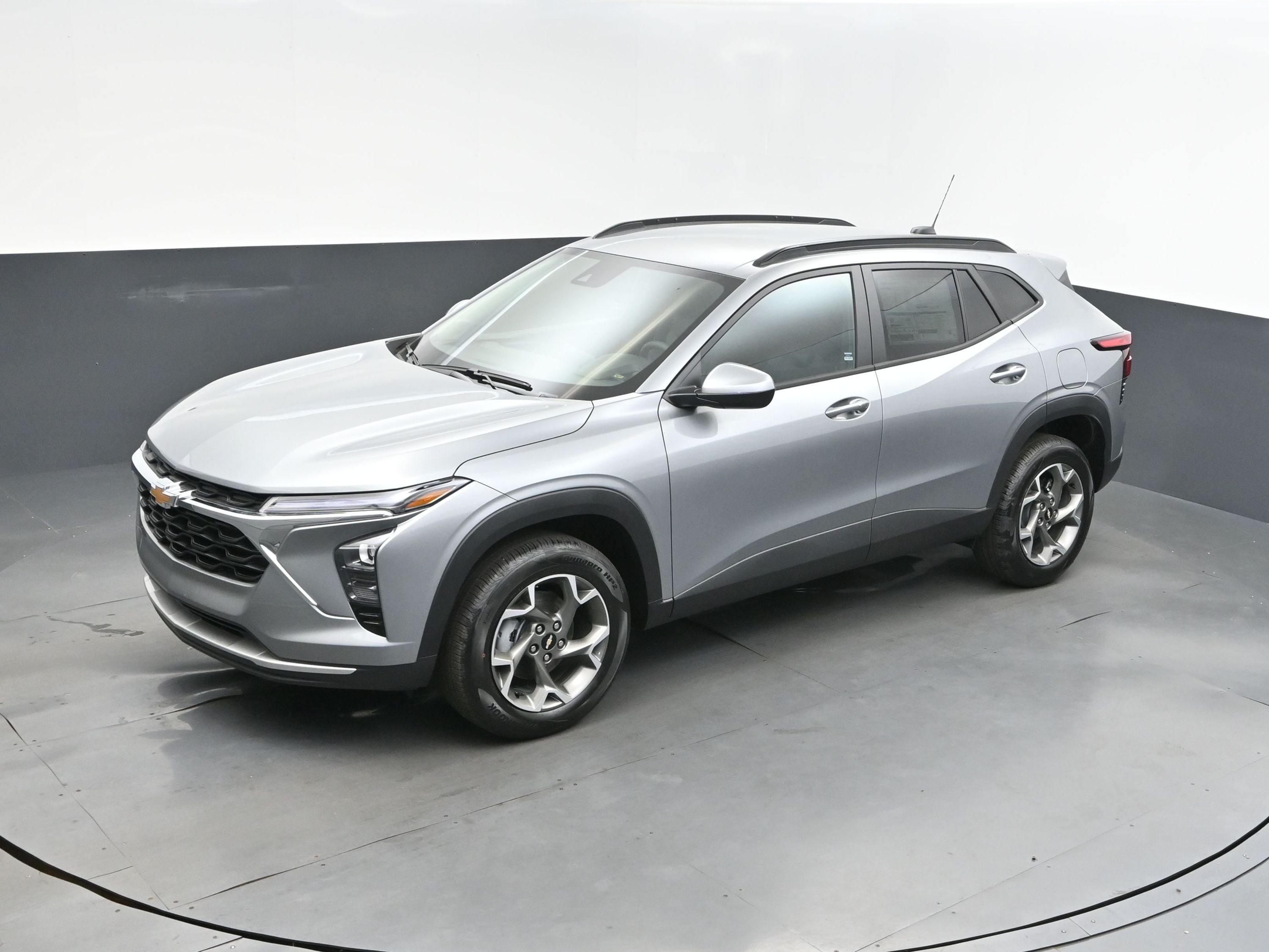 2025 Sterling Gray Metallic Chevrolet Trax LT FWD SUV