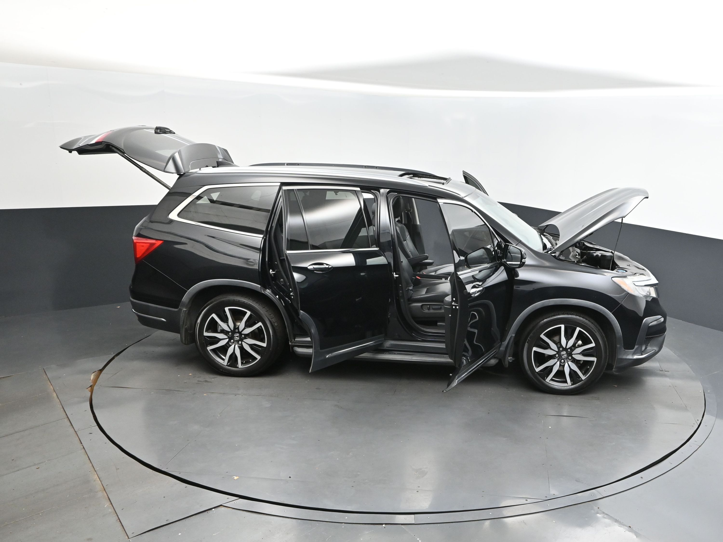 2019 Black Honda Pilot Touring FWD SUV