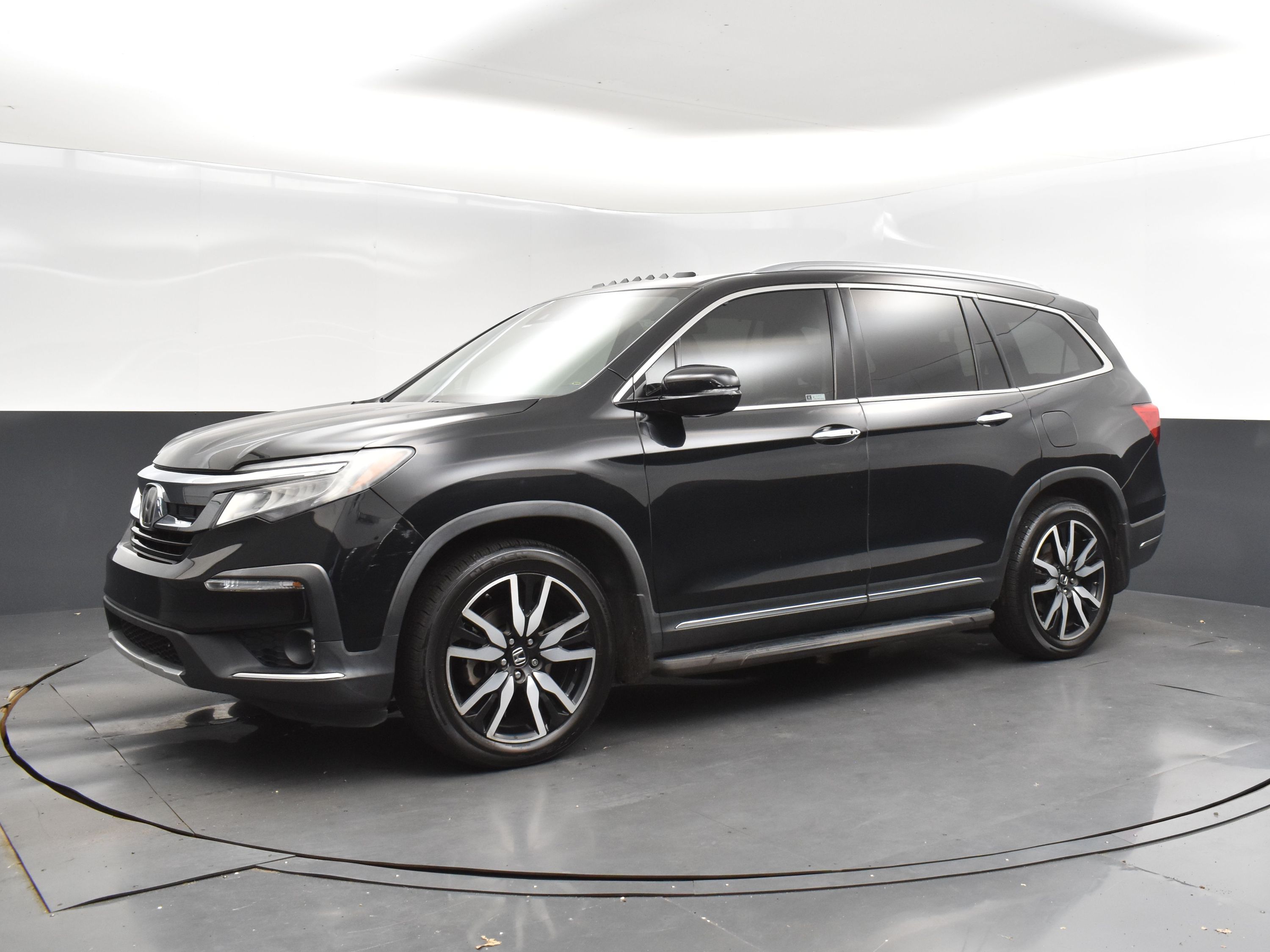 2019 Black Honda Pilot Touring FWD SUV