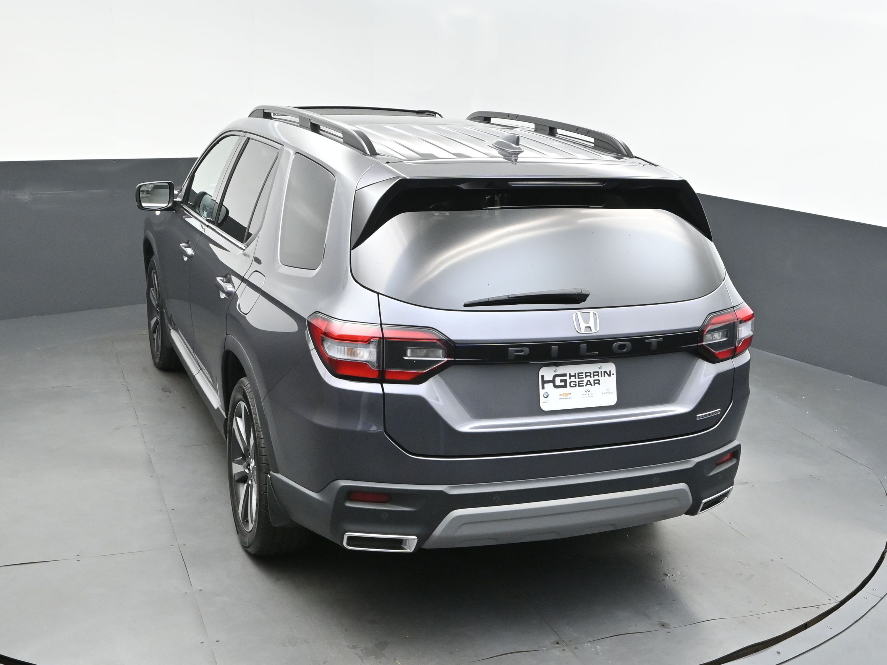 2025 Sonic Gray Pearl Honda Pilot Touring FWD SUV
