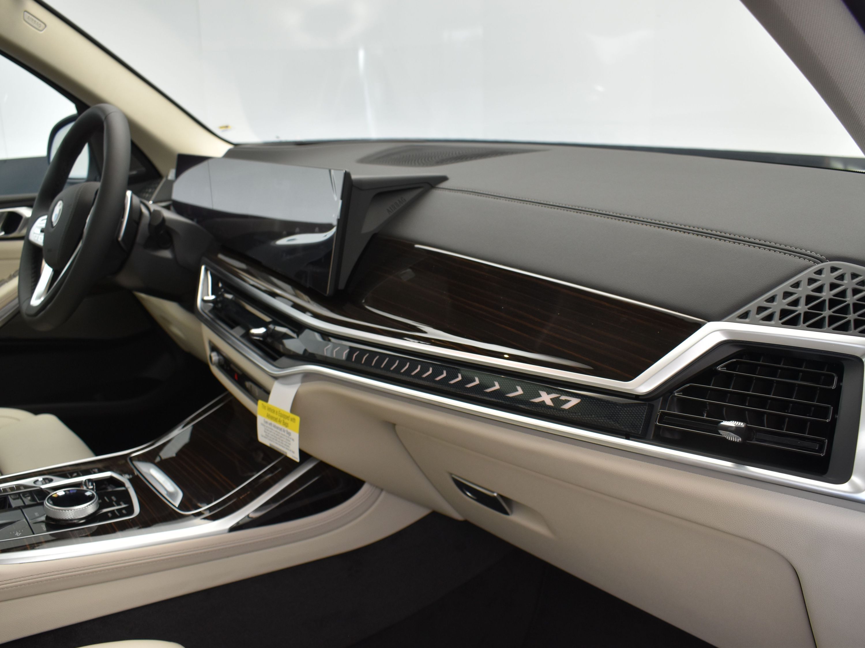 2026 Mineral White Metallic BMW X7 xDrive40i AWD SUV