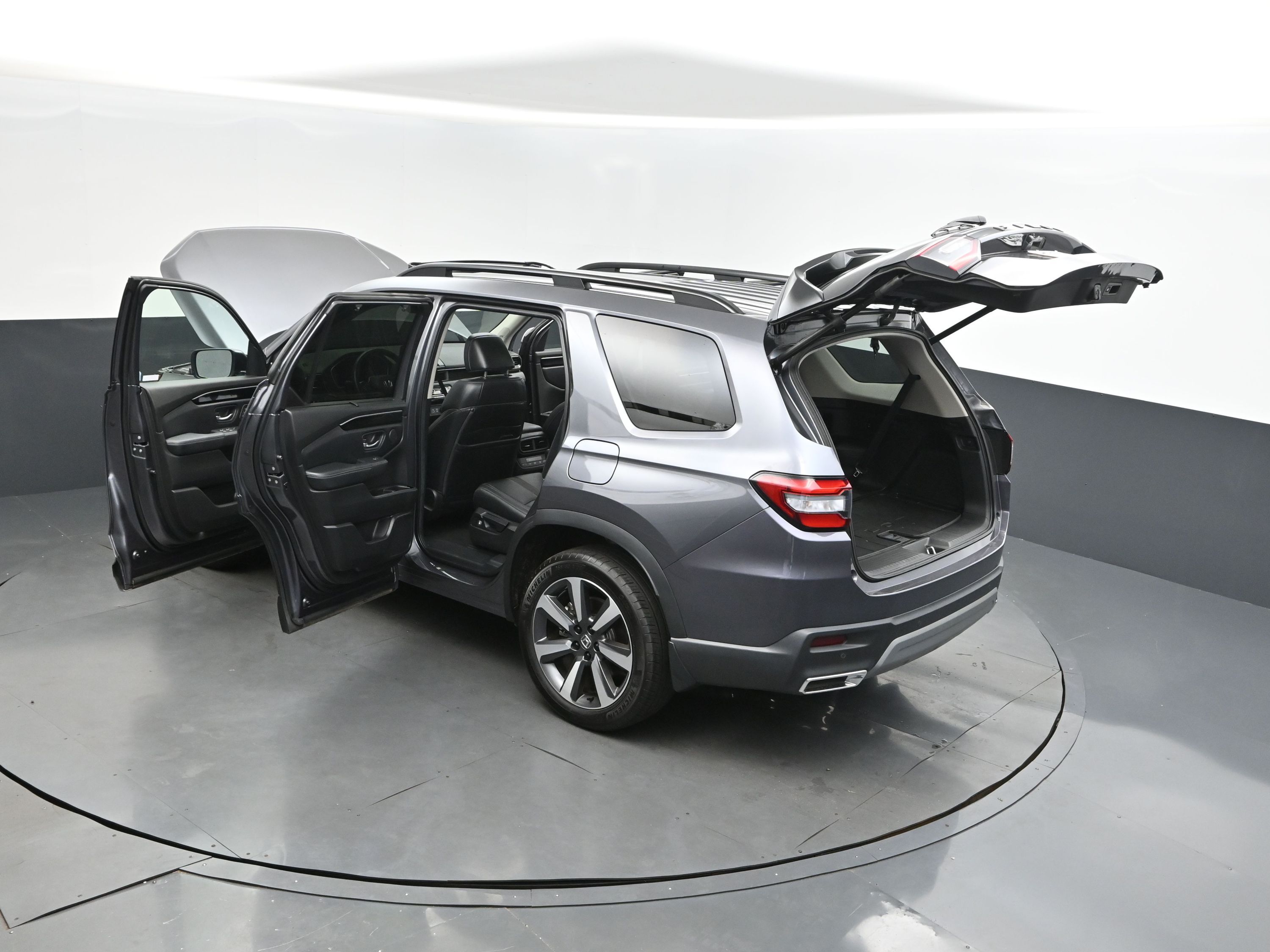 2025 Sonic Gray Pearl Honda Pilot Touring FWD SUV