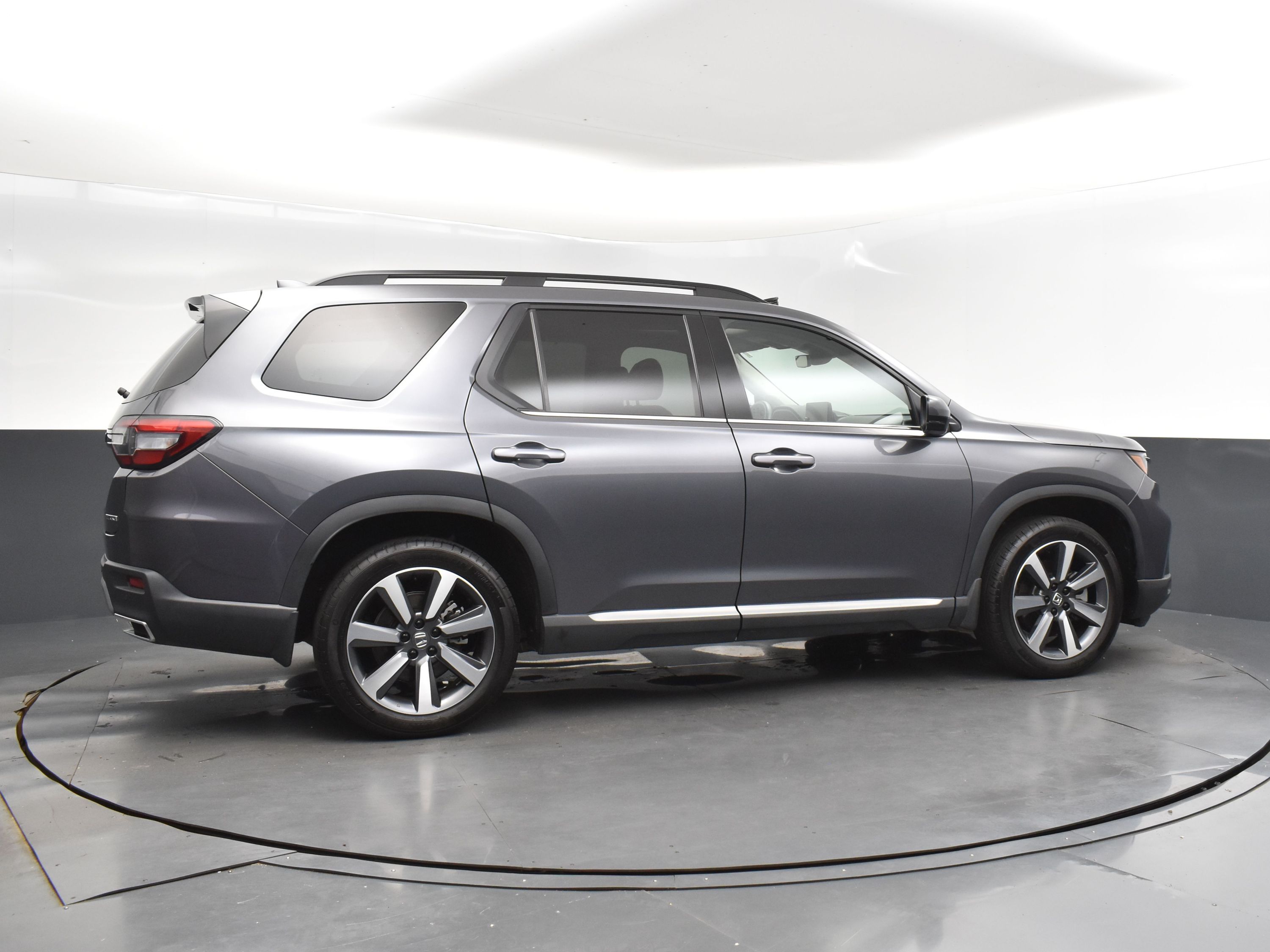 2025 Sonic Gray Pearl Honda Pilot Touring FWD SUV