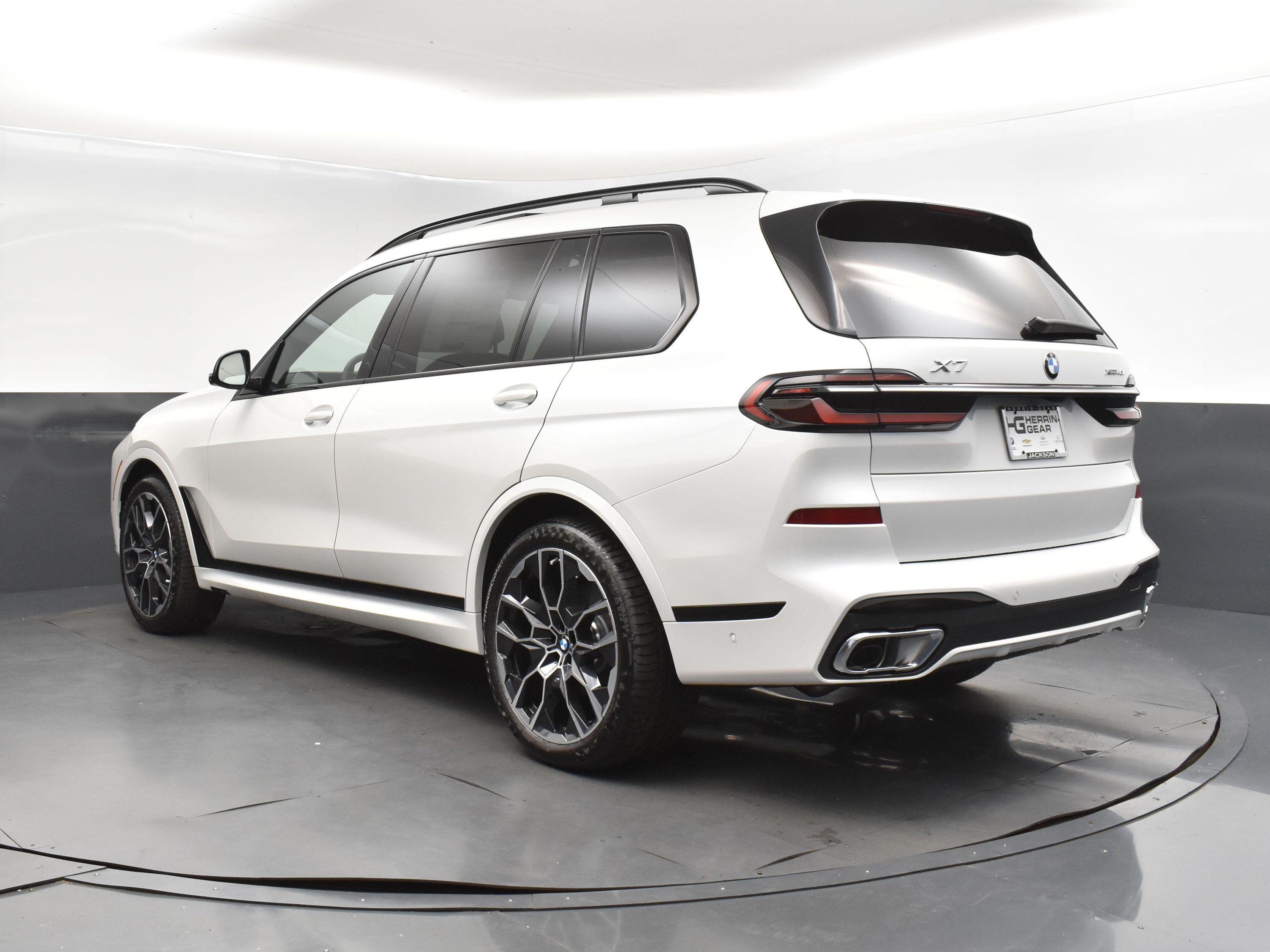 2026 Mineral White Metallic BMW X7 xDrive40i AWD SUV