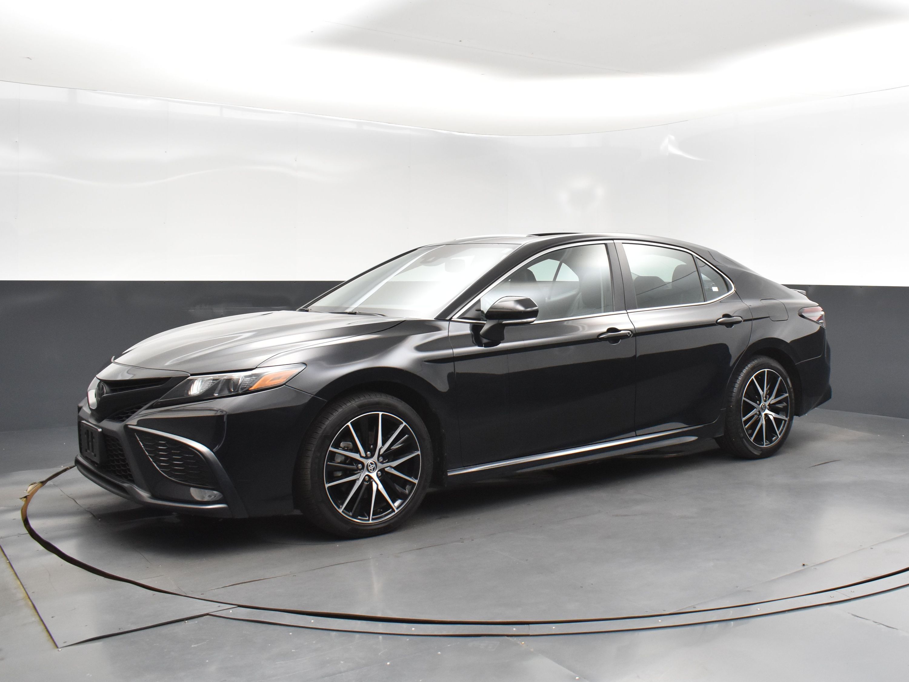 2023 Midnight Black Metallic Toyota Camry SE FWD Sedan