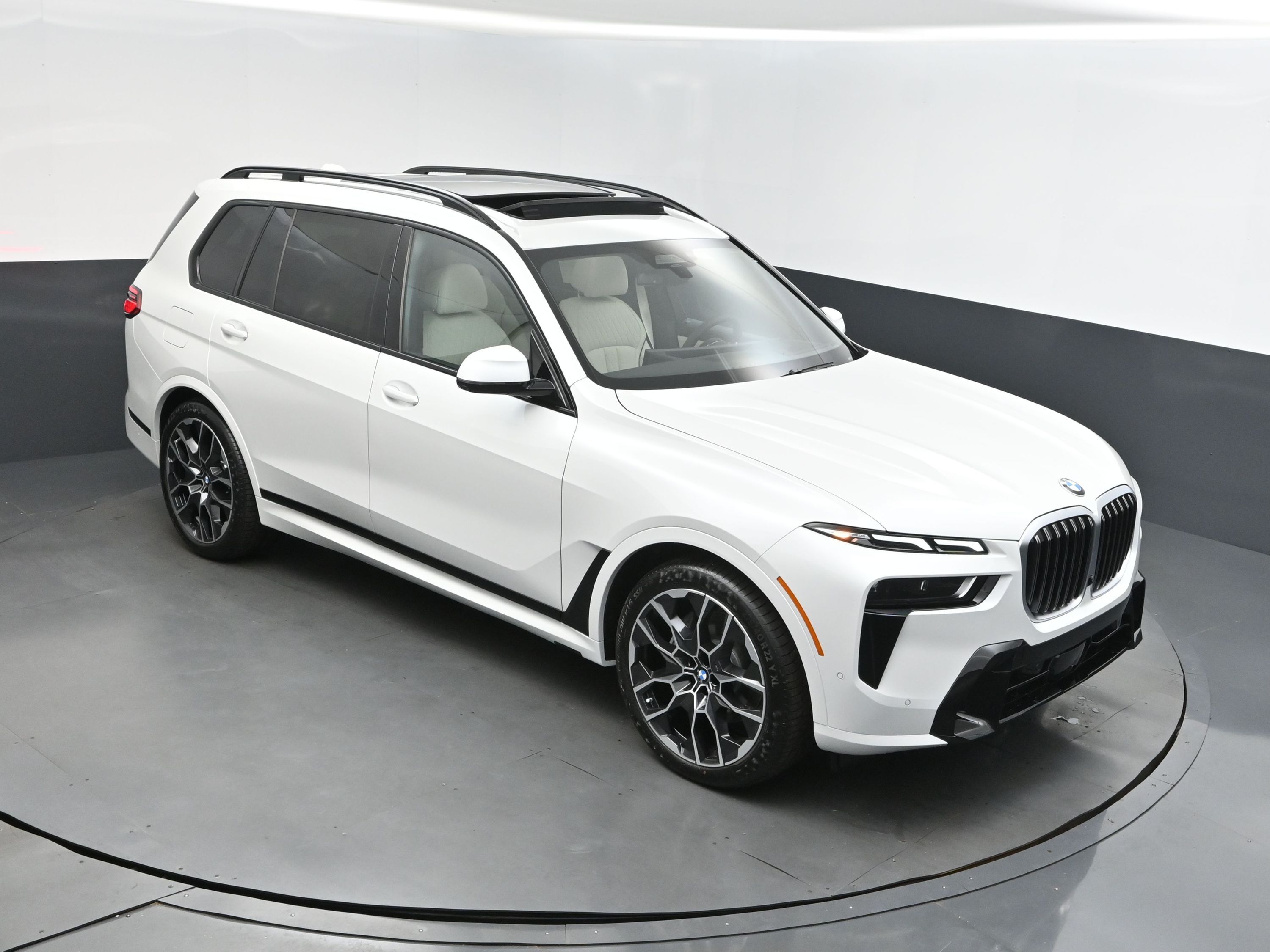 2026 Mineral White Metallic BMW X7 xDrive40i SUV