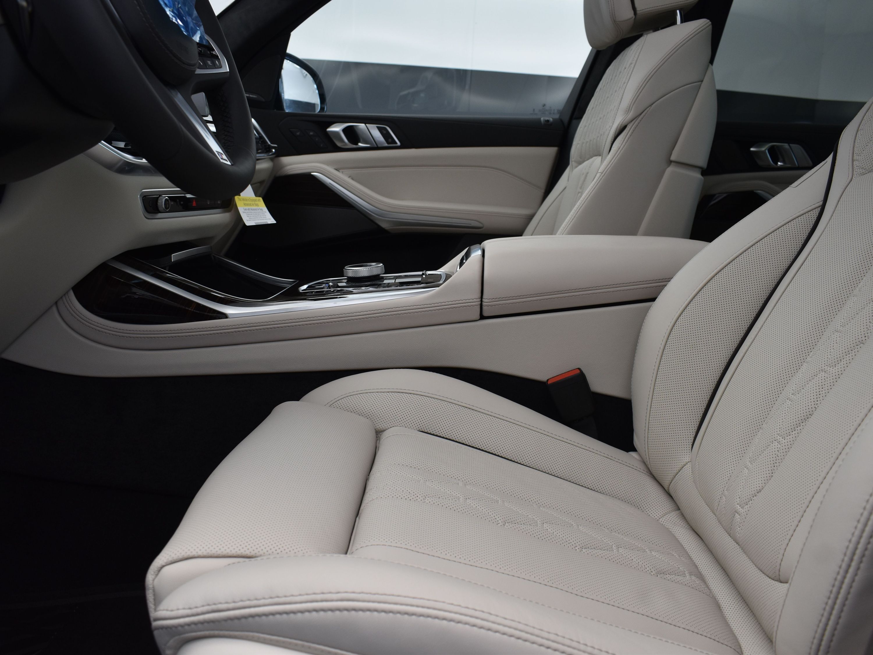 2026 Mineral White Metallic BMW X7 xDrive40i AWD SUV