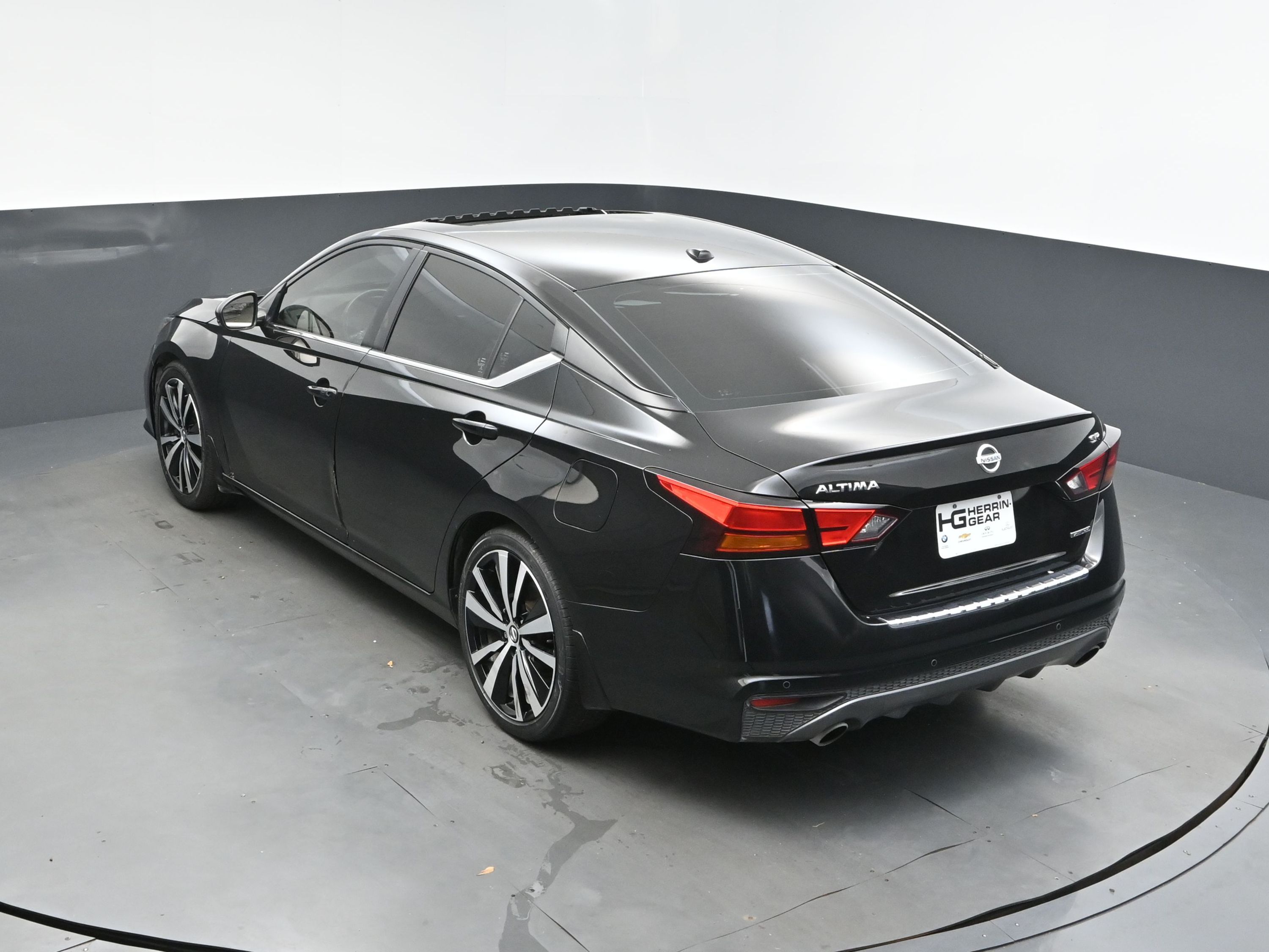 2022 Super Black Nissan Altima 2.0 SR FWD Sedan
