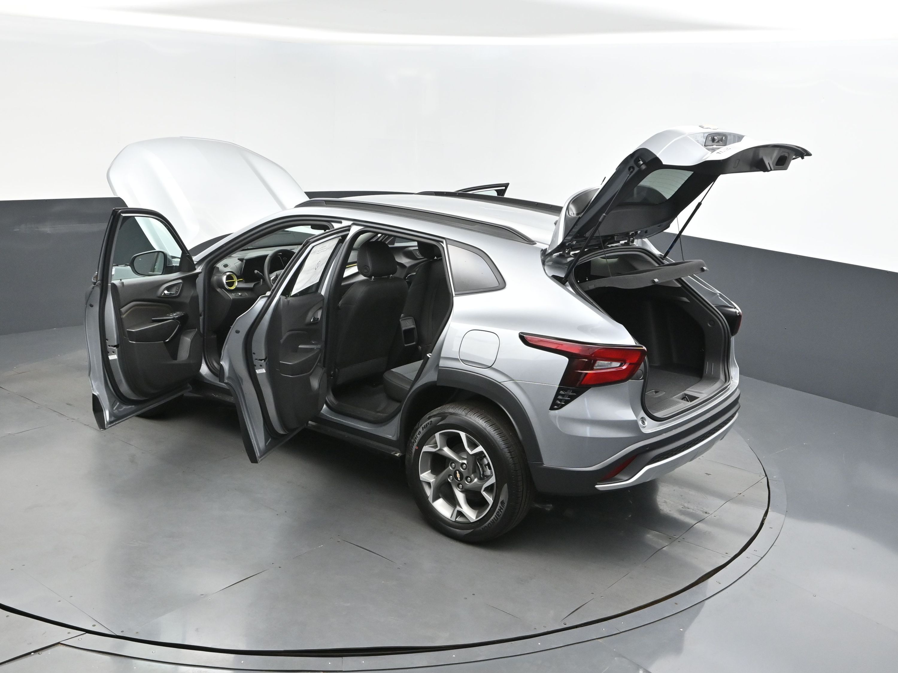 2025 Sterling Gray Metallic Chevrolet Trax LT FWD SUV