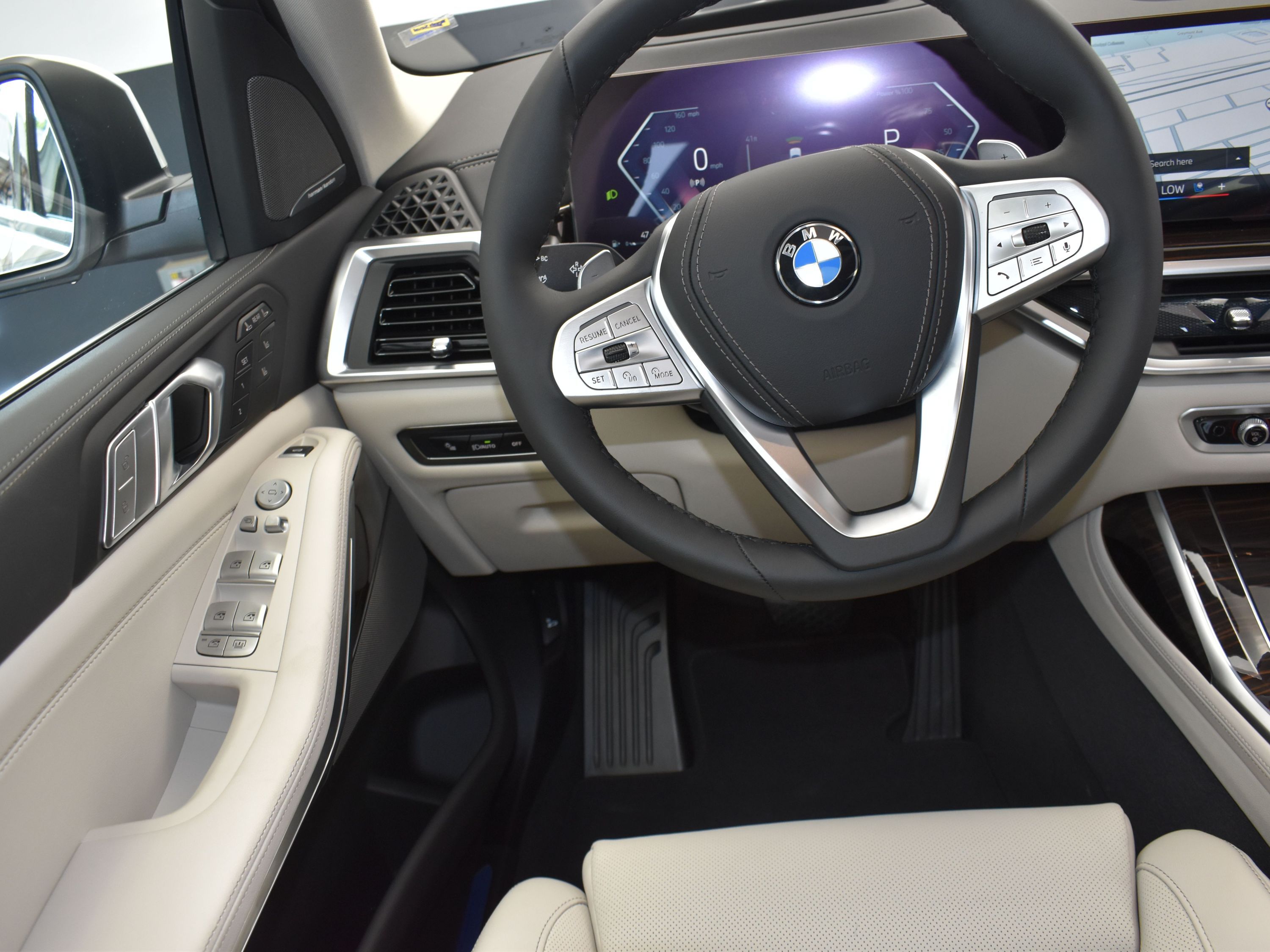 2026 Mineral White Metallic BMW X7 xDrive40i AWD SUV