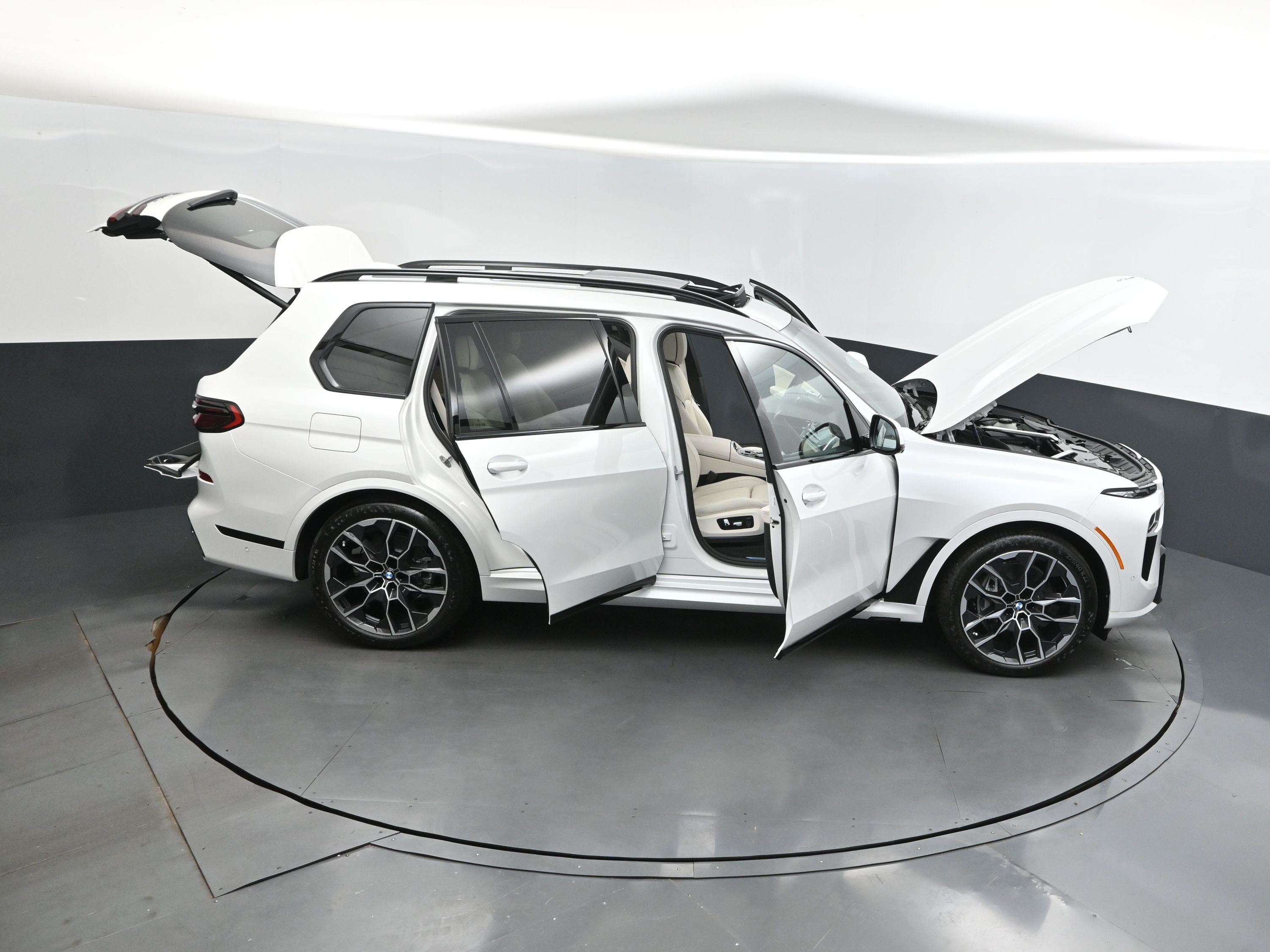 2026 Mineral White Metallic BMW X7 xDrive40i AWD SUV