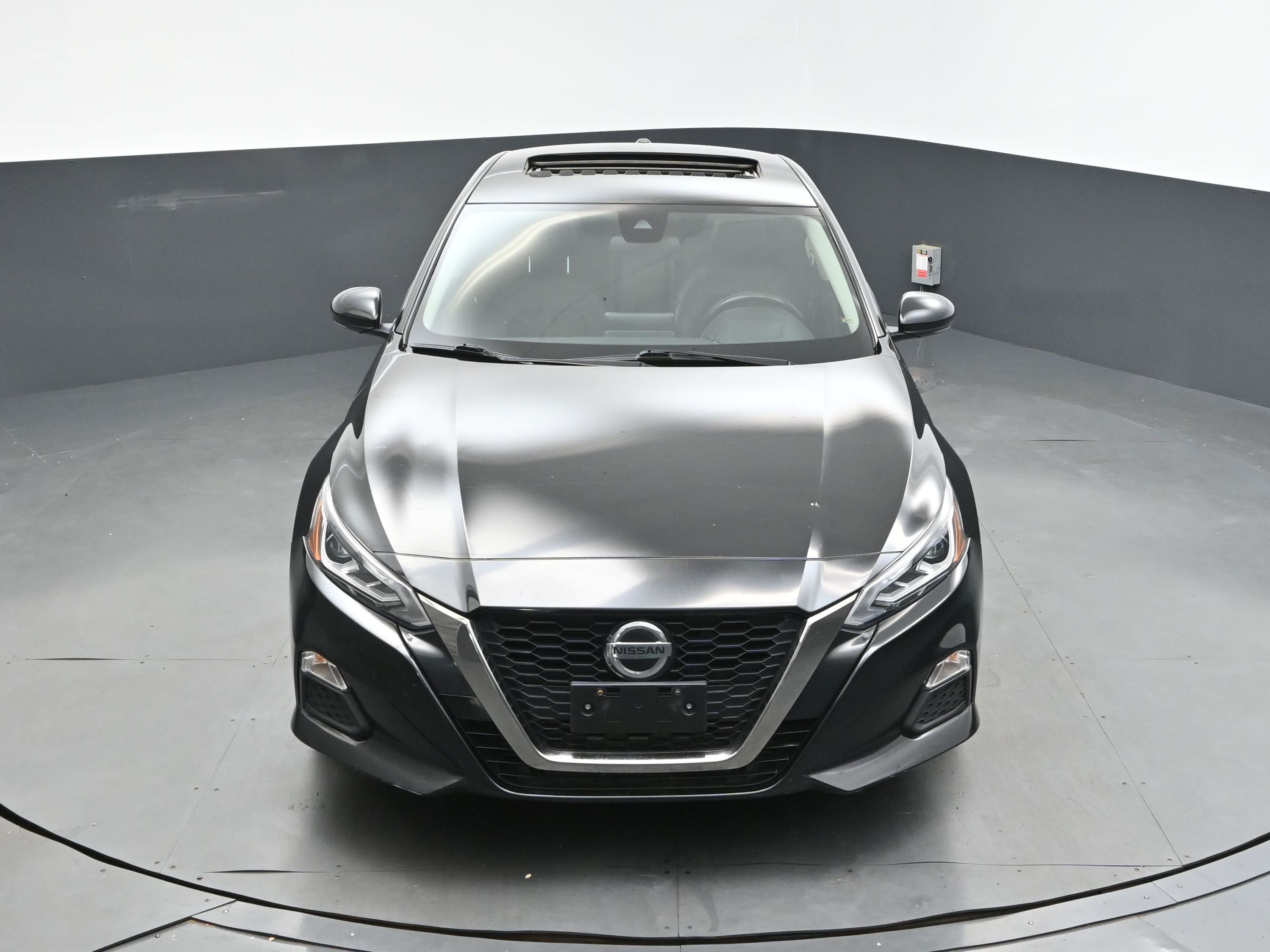 2022 Super Black Nissan Altima 2.0 SR FWD Sedan
