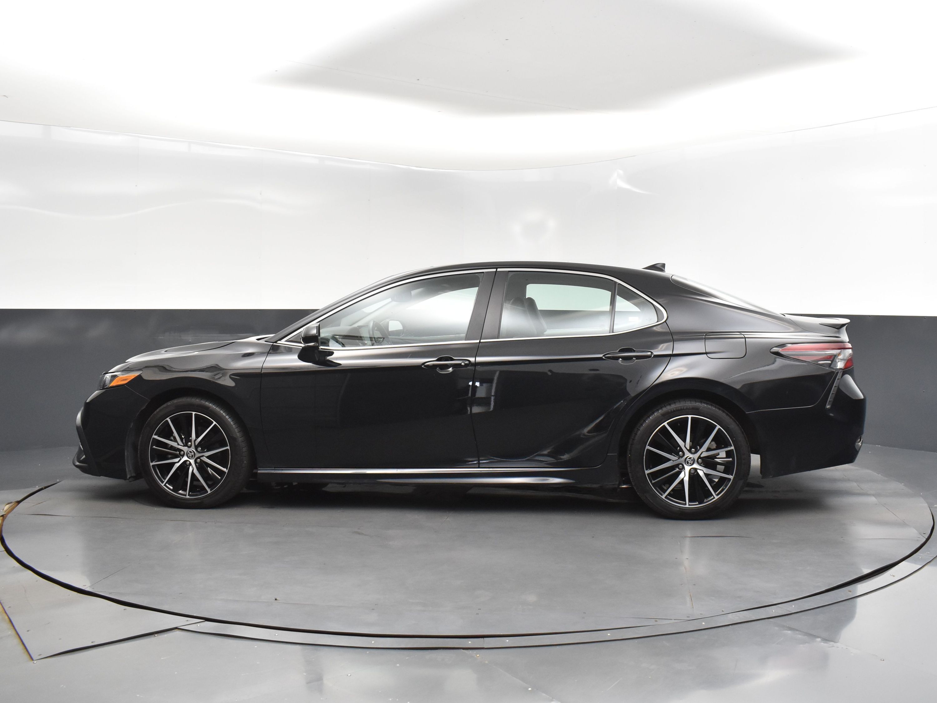 2023 Midnight Black Metallic Toyota Camry SE FWD Sedan