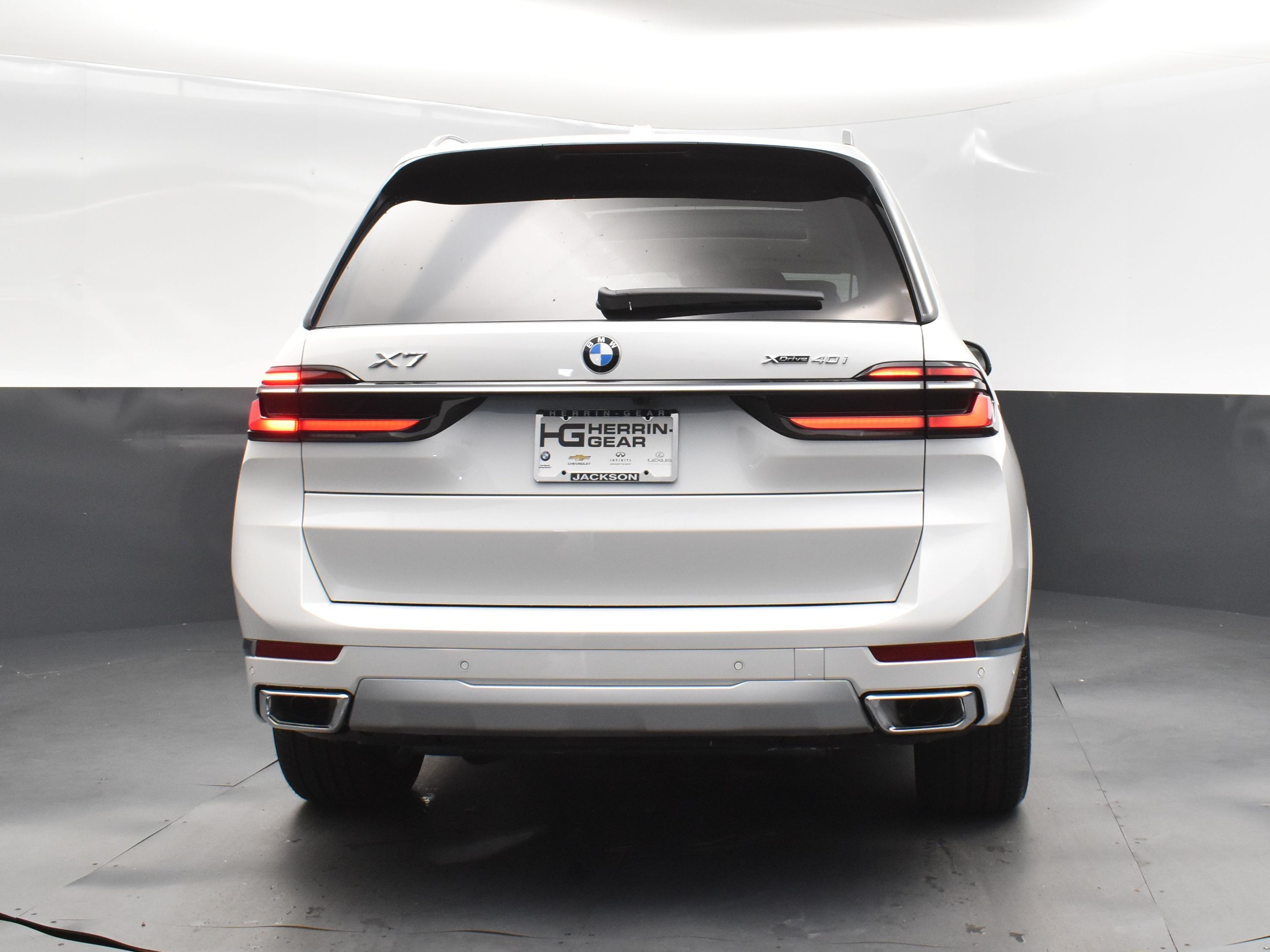 2026 Mineral White Metallic BMW X7 xDrive40i AWD SUV