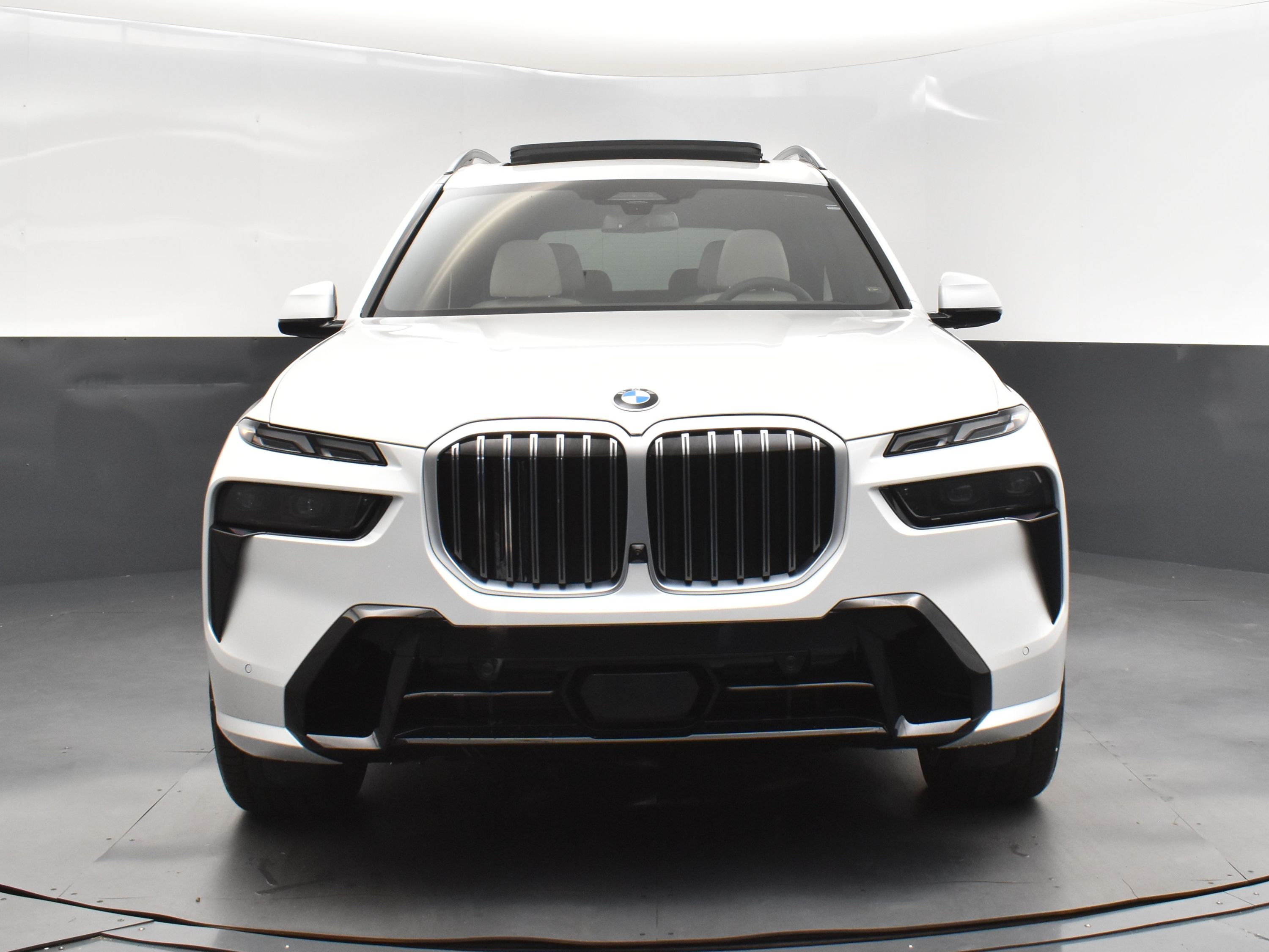 2026 Mineral White Metallic BMW X7 xDrive40i AWD SUV