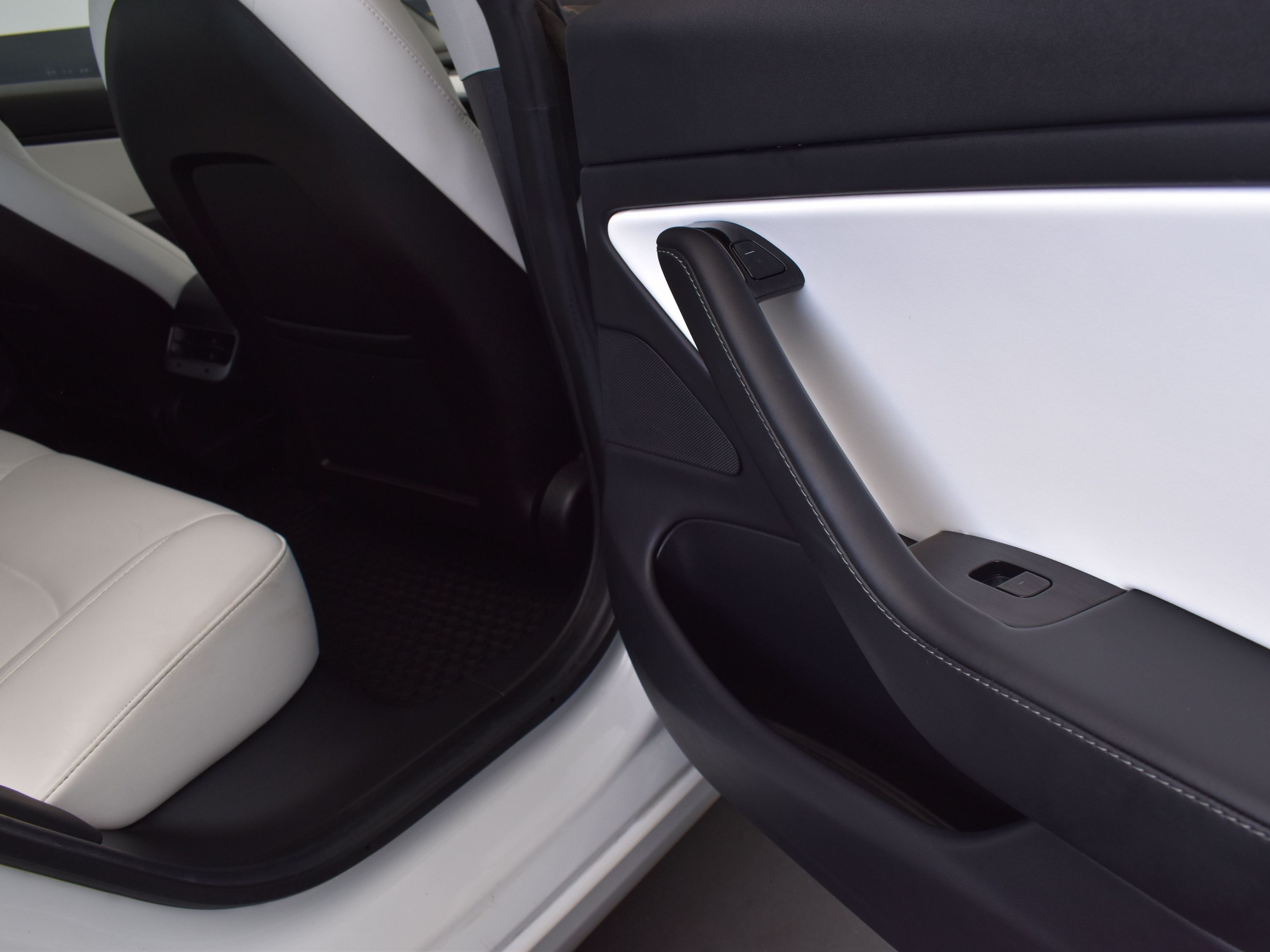 2019 Pearl White Multi-Coat Tesla Model 3 RWD Sedan