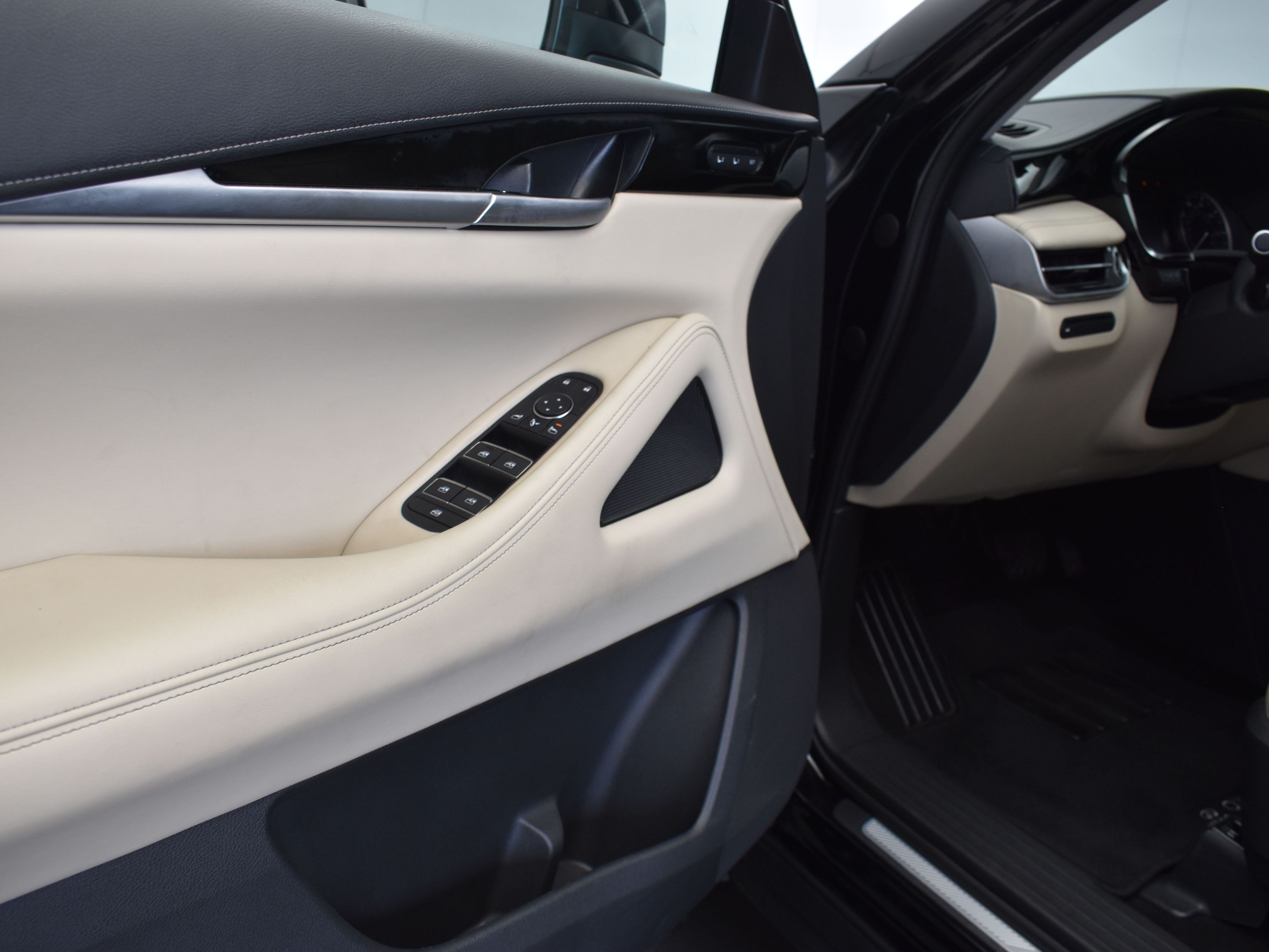 2023 Mineral Black INFINITI QX60 PURE FWD SUV