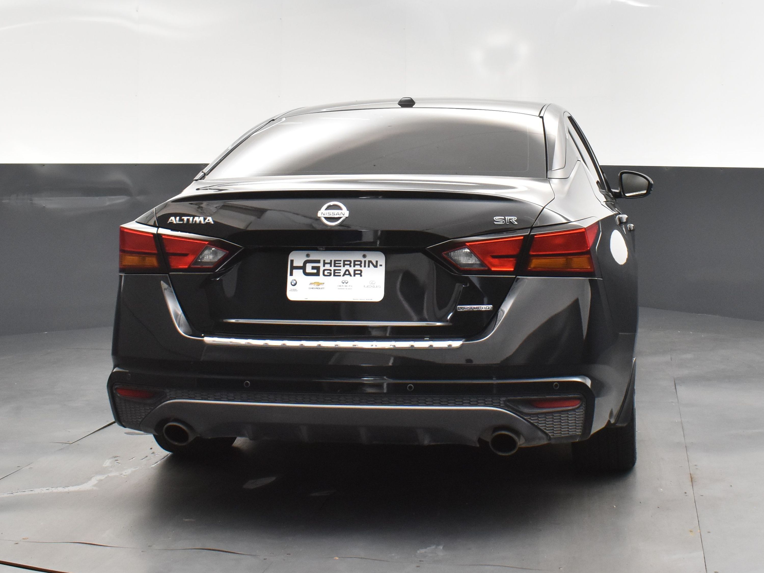 2022 Super Black Nissan Altima 2.0 SR FWD Sedan