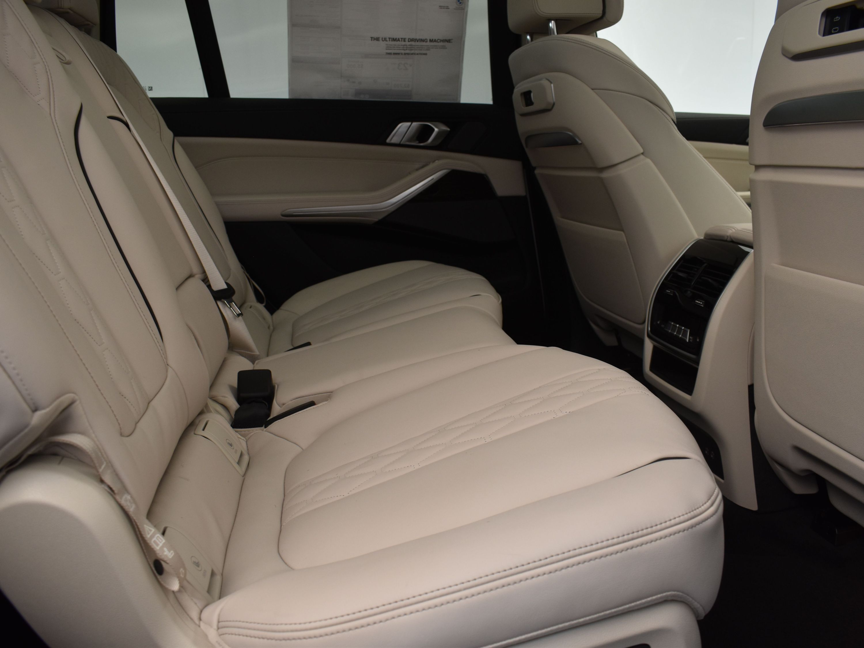 2026 Mineral White Metallic BMW X7 xDrive40i AWD SUV