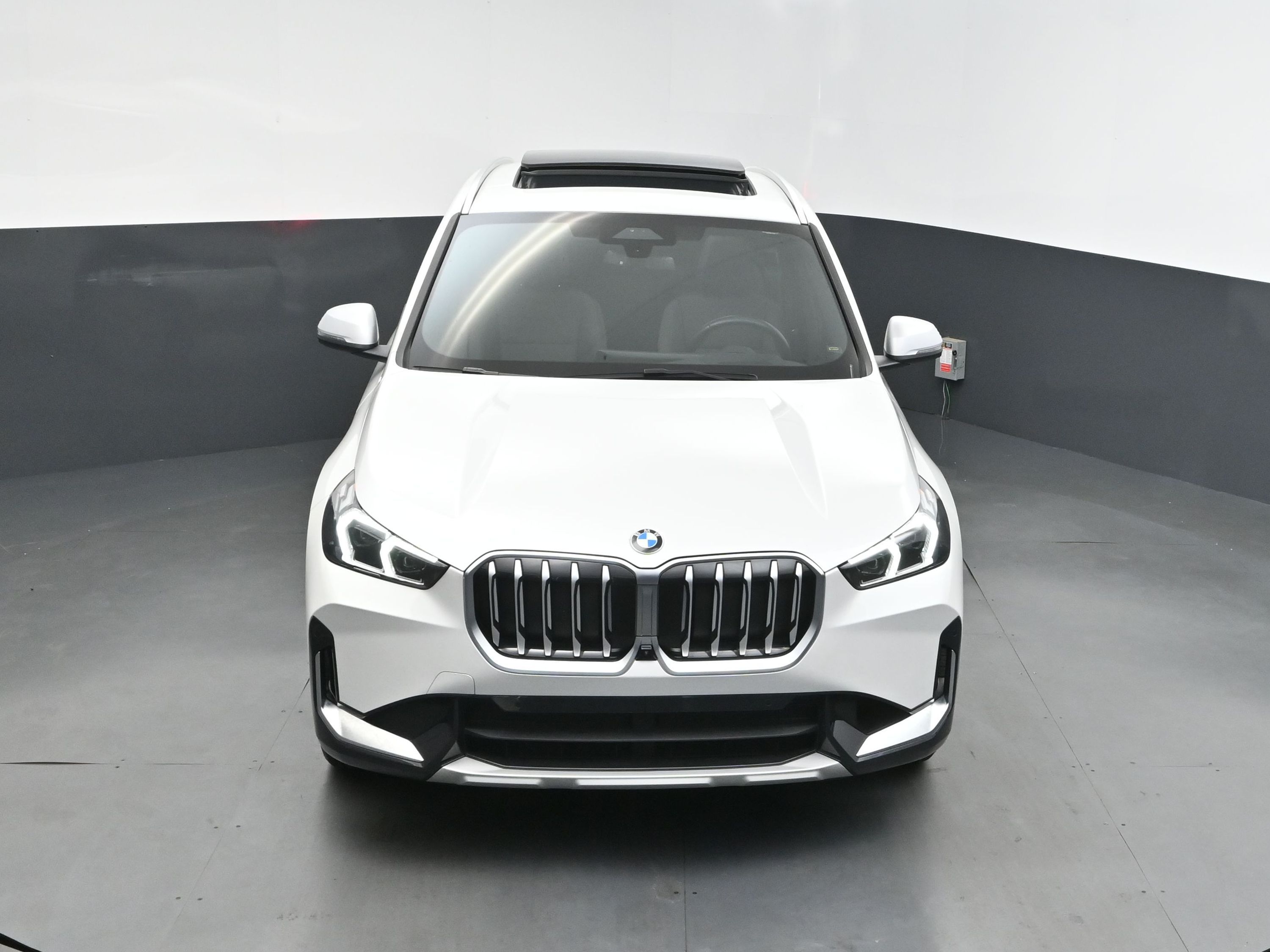 2023 Mineral White Metallic BMW X1 xDrive28i AWD SUV