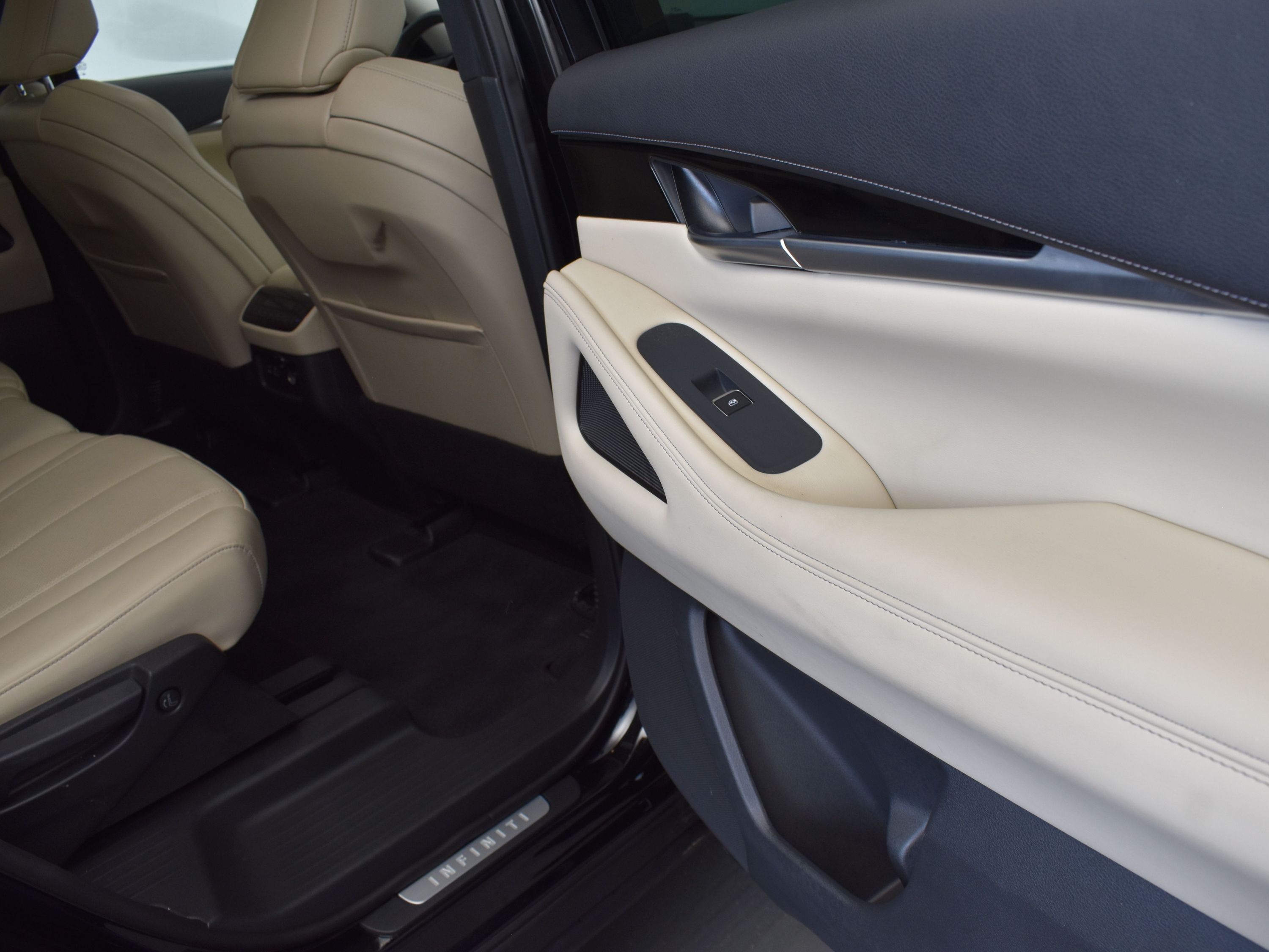 2023 Mineral Black INFINITI QX60 PURE FWD SUV