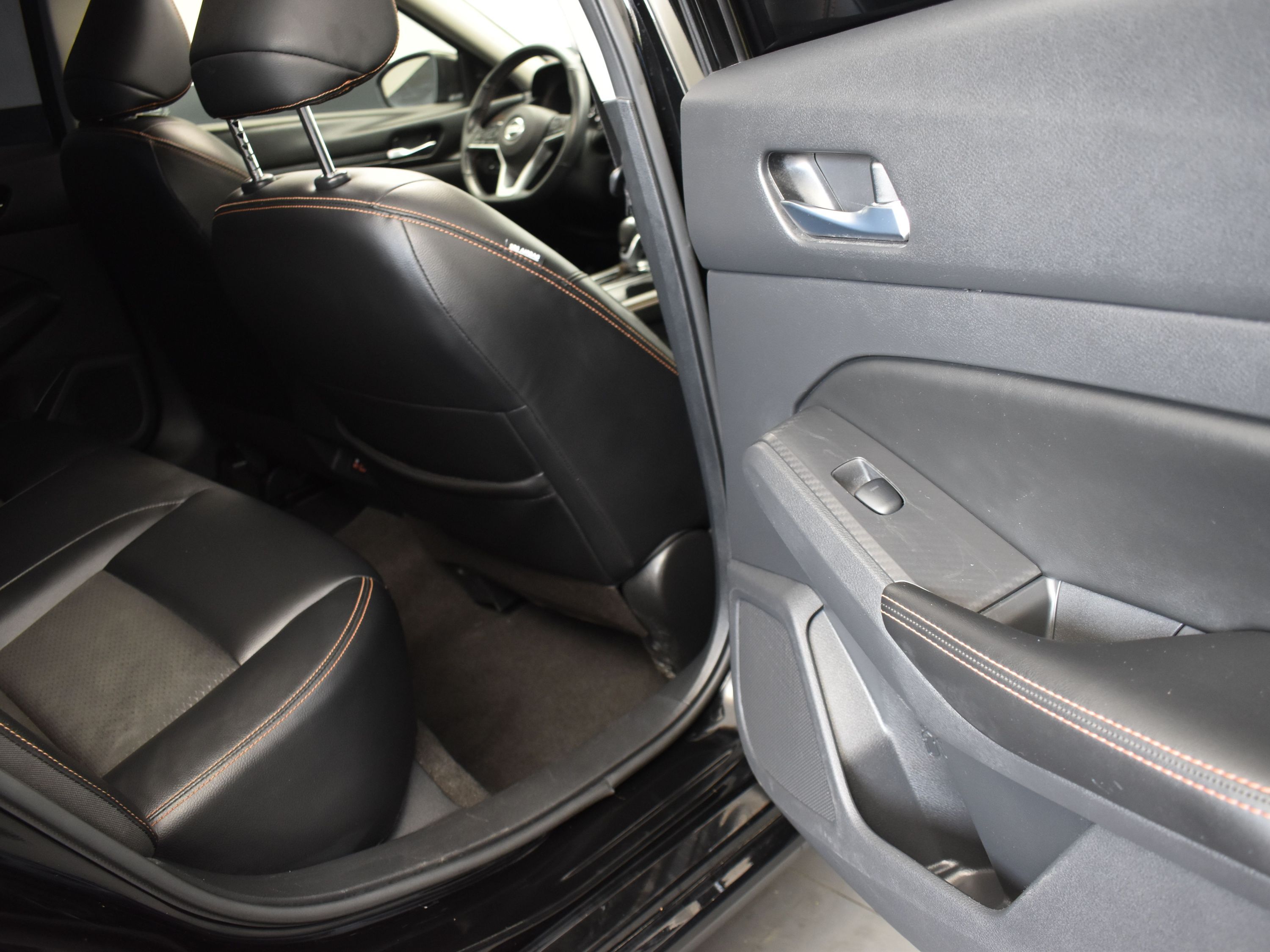 2022 Super Black Nissan Altima 2.0 SR FWD Sedan