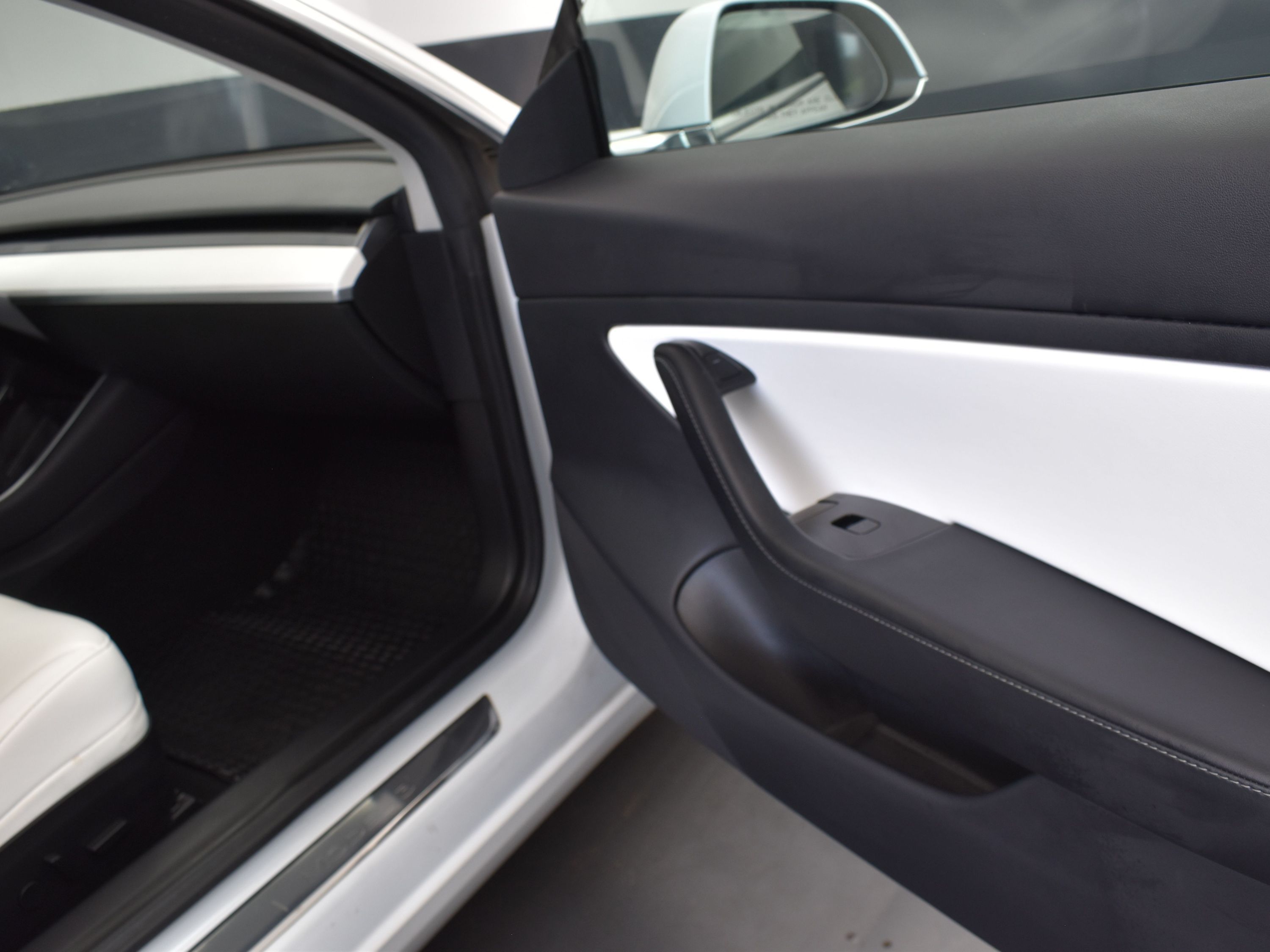2019 Pearl White Multi-Coat Tesla Model 3 RWD Sedan