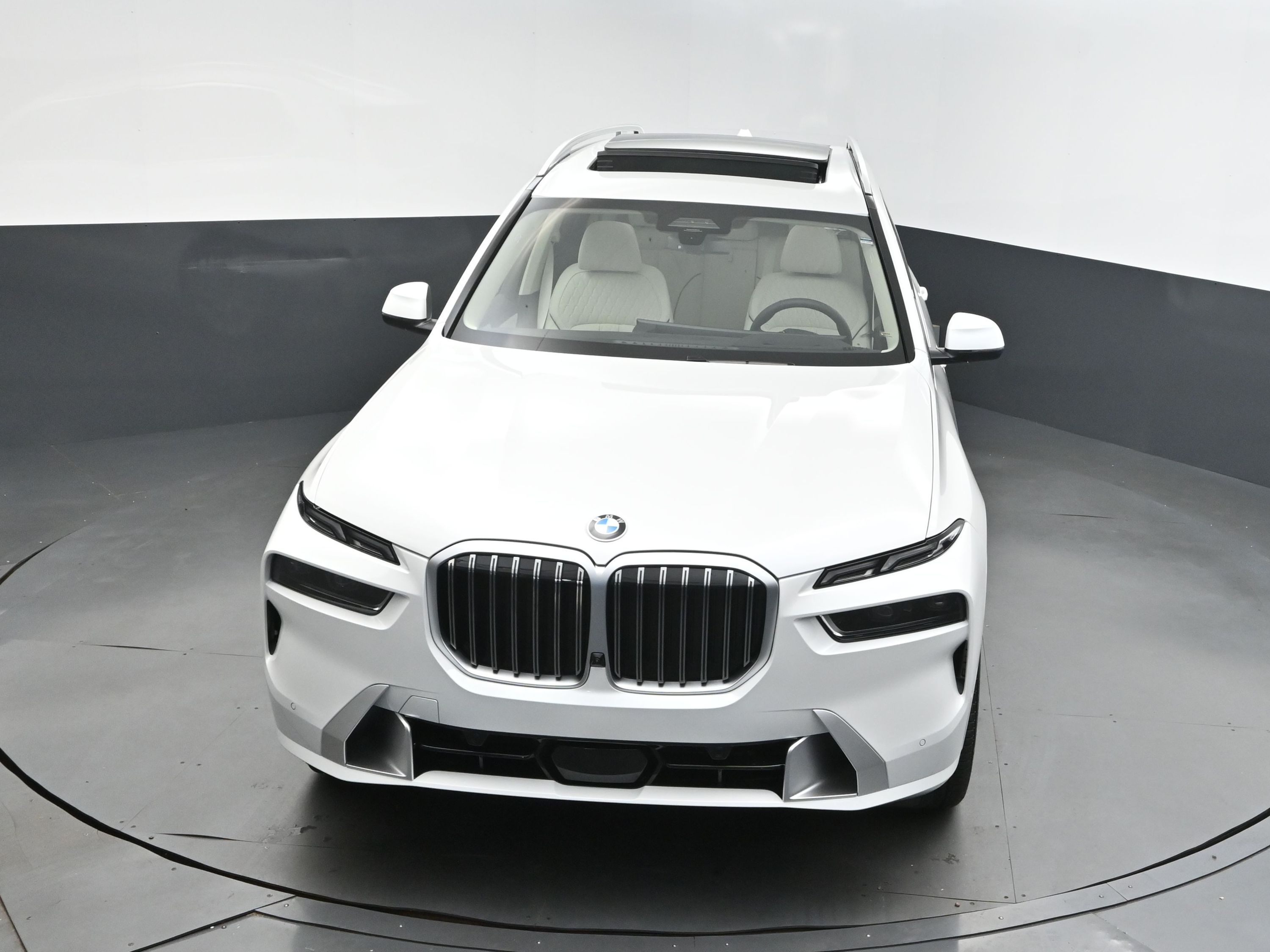 2026 Mineral White Metallic BMW X7 xDrive40i AWD SUV