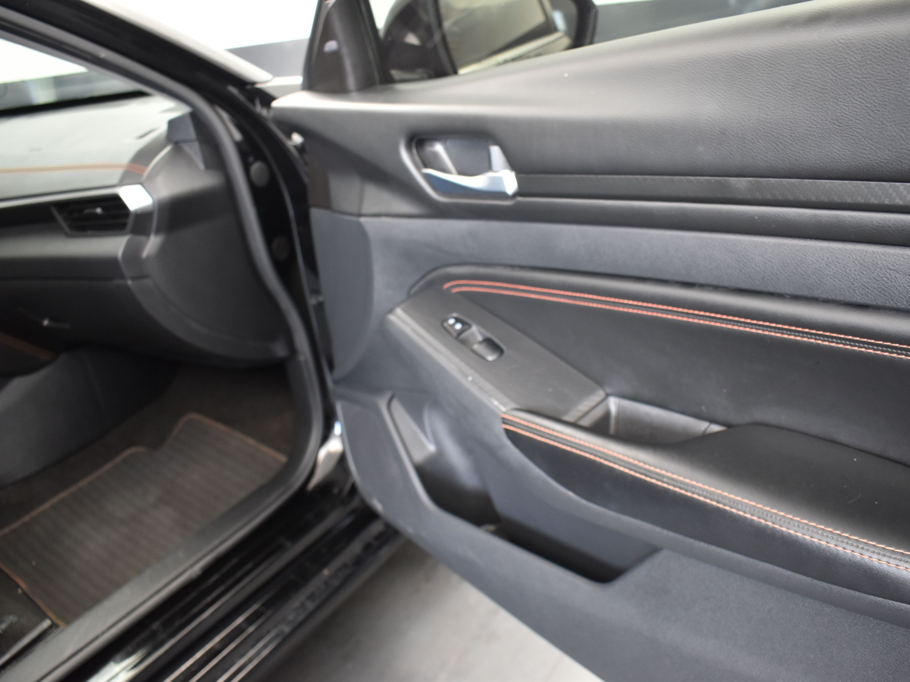 2022 Super Black Nissan Altima 2.0 SR FWD Sedan
