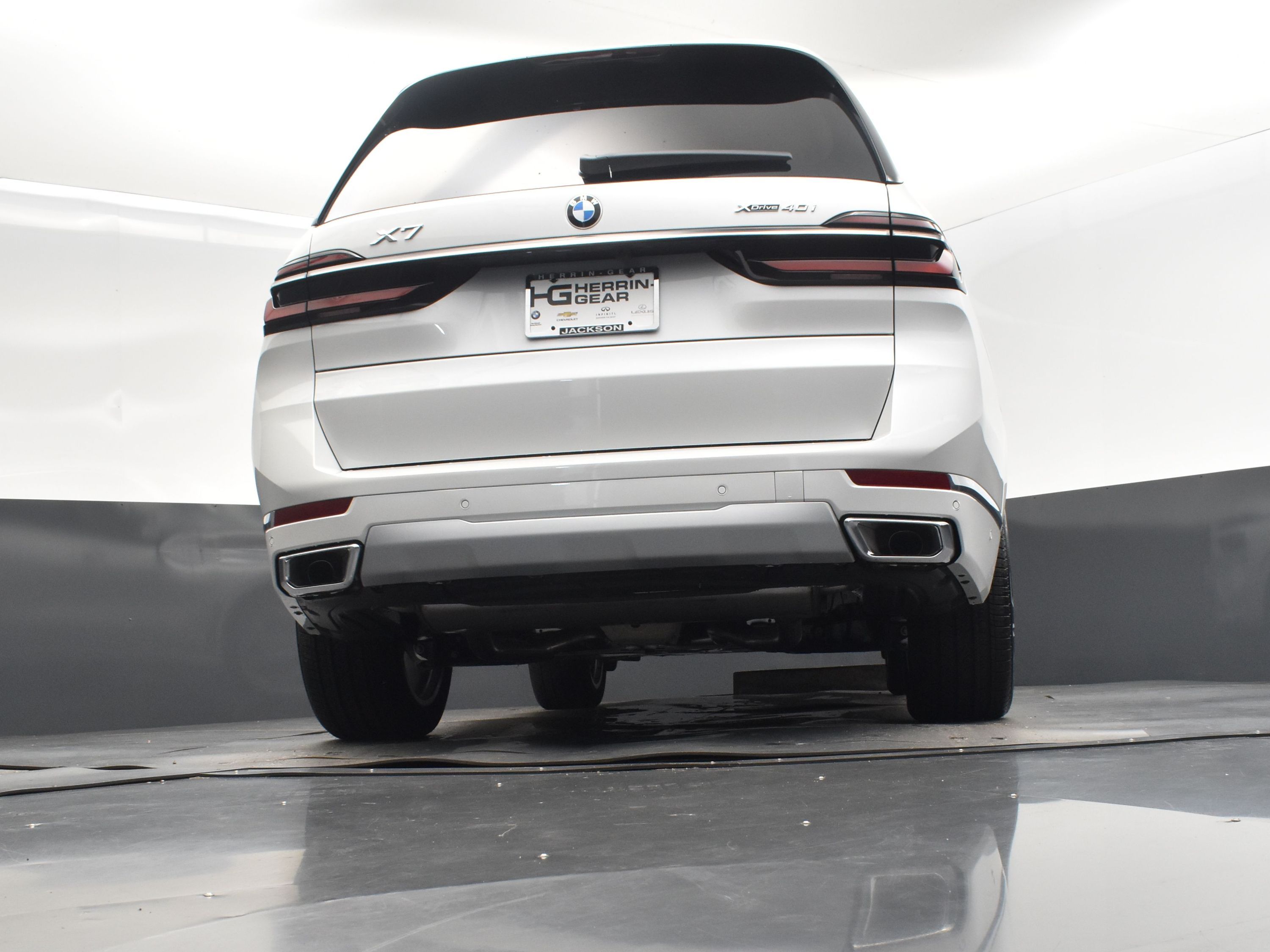 2026 Mineral White Metallic BMW X7 xDrive40i AWD SUV