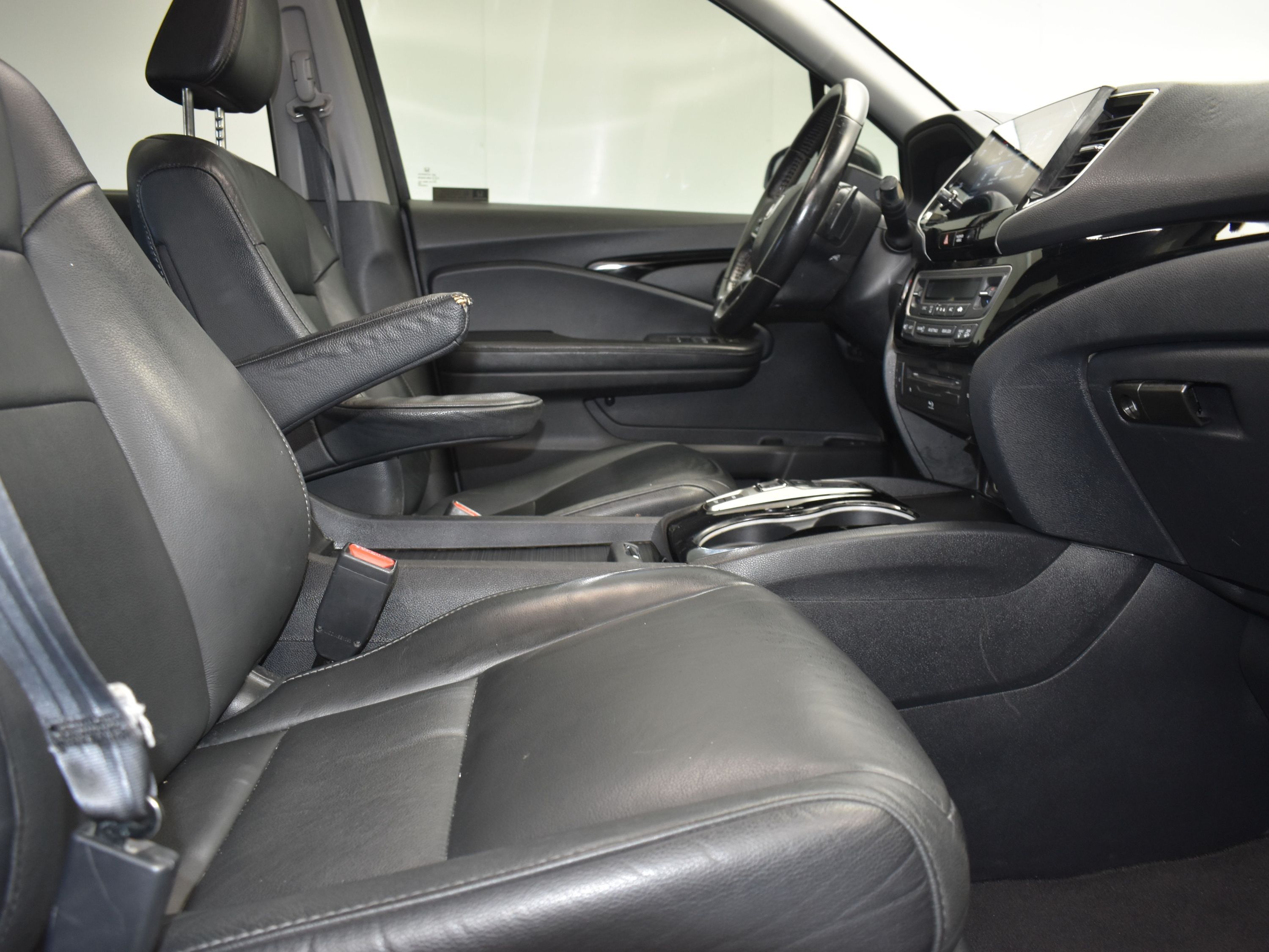 2019 Black Honda Pilot Touring FWD SUV