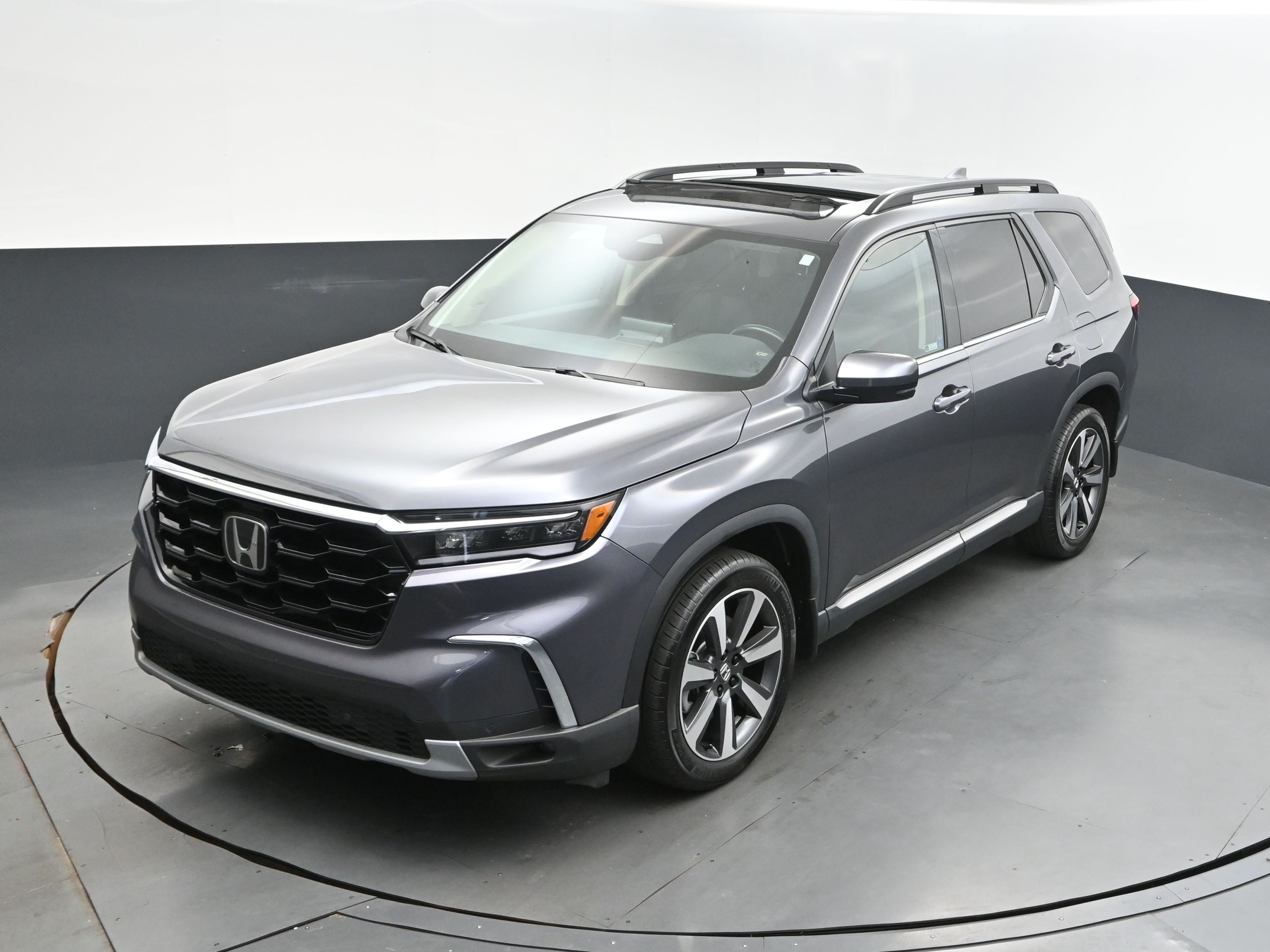 2025 Sonic Gray Pearl Honda Pilot Touring FWD SUV
