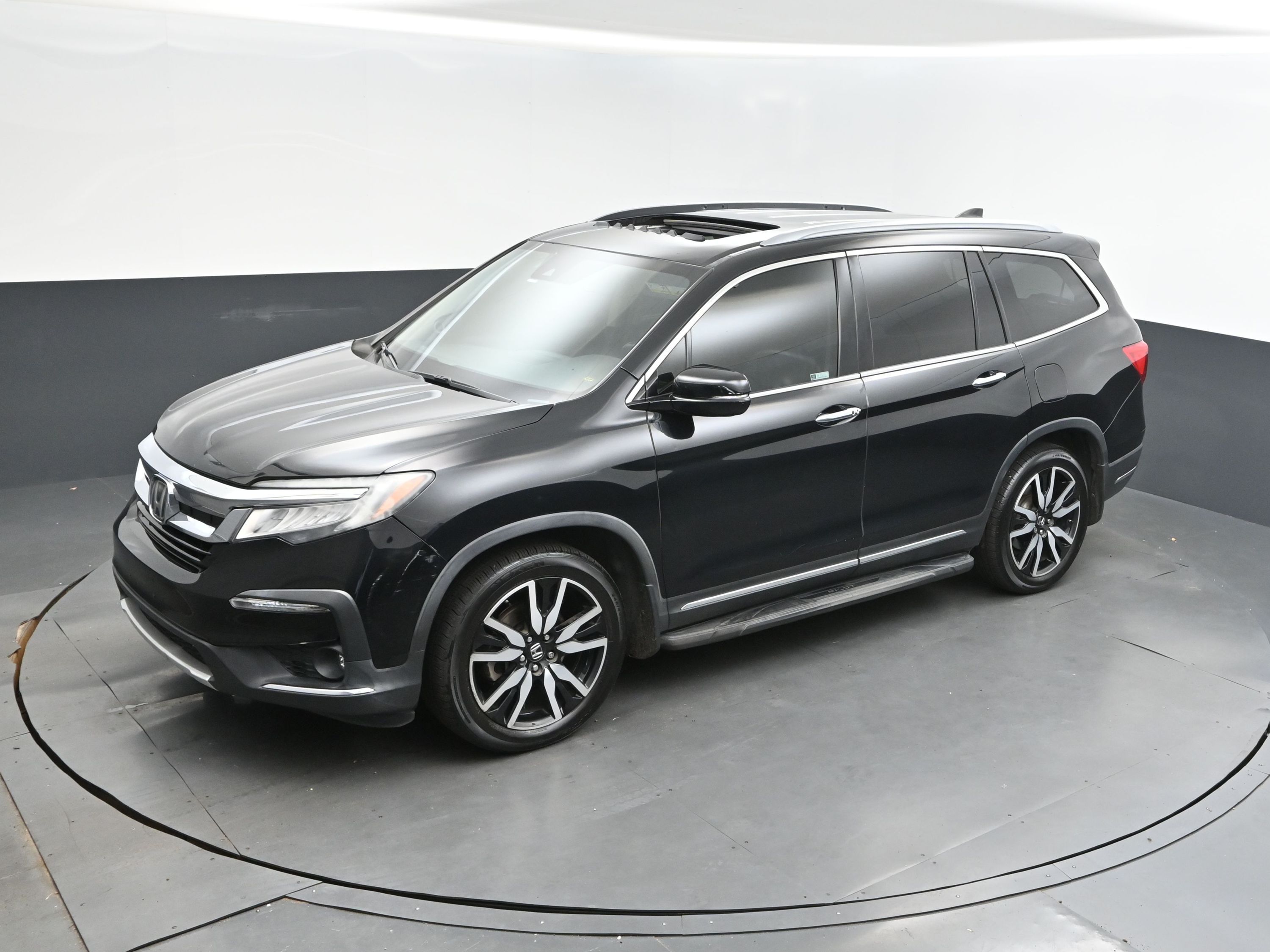 2019 Black Honda Pilot Touring FWD SUV