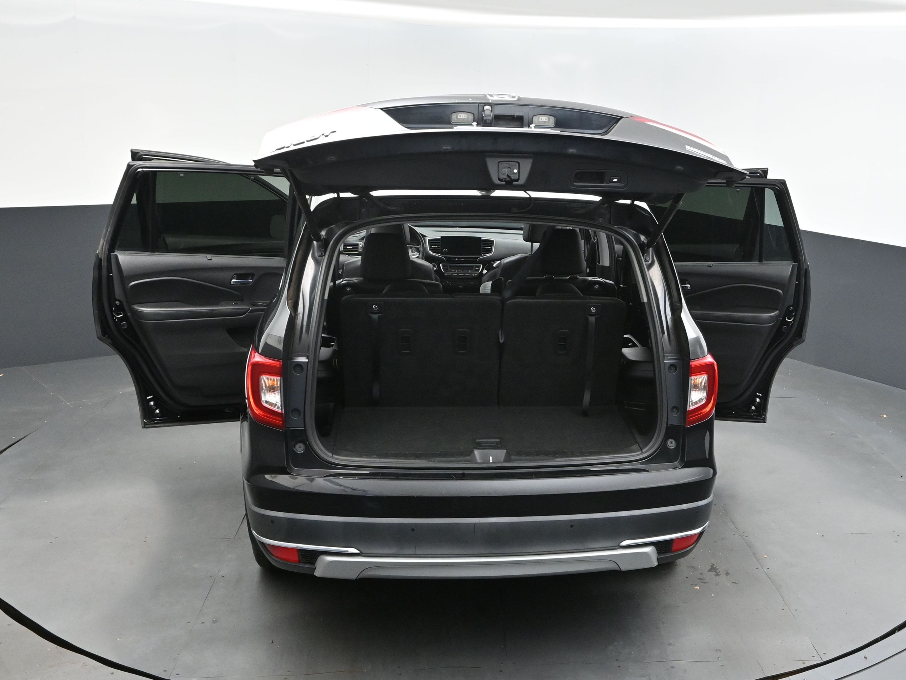2019 Black Honda Pilot Touring FWD SUV