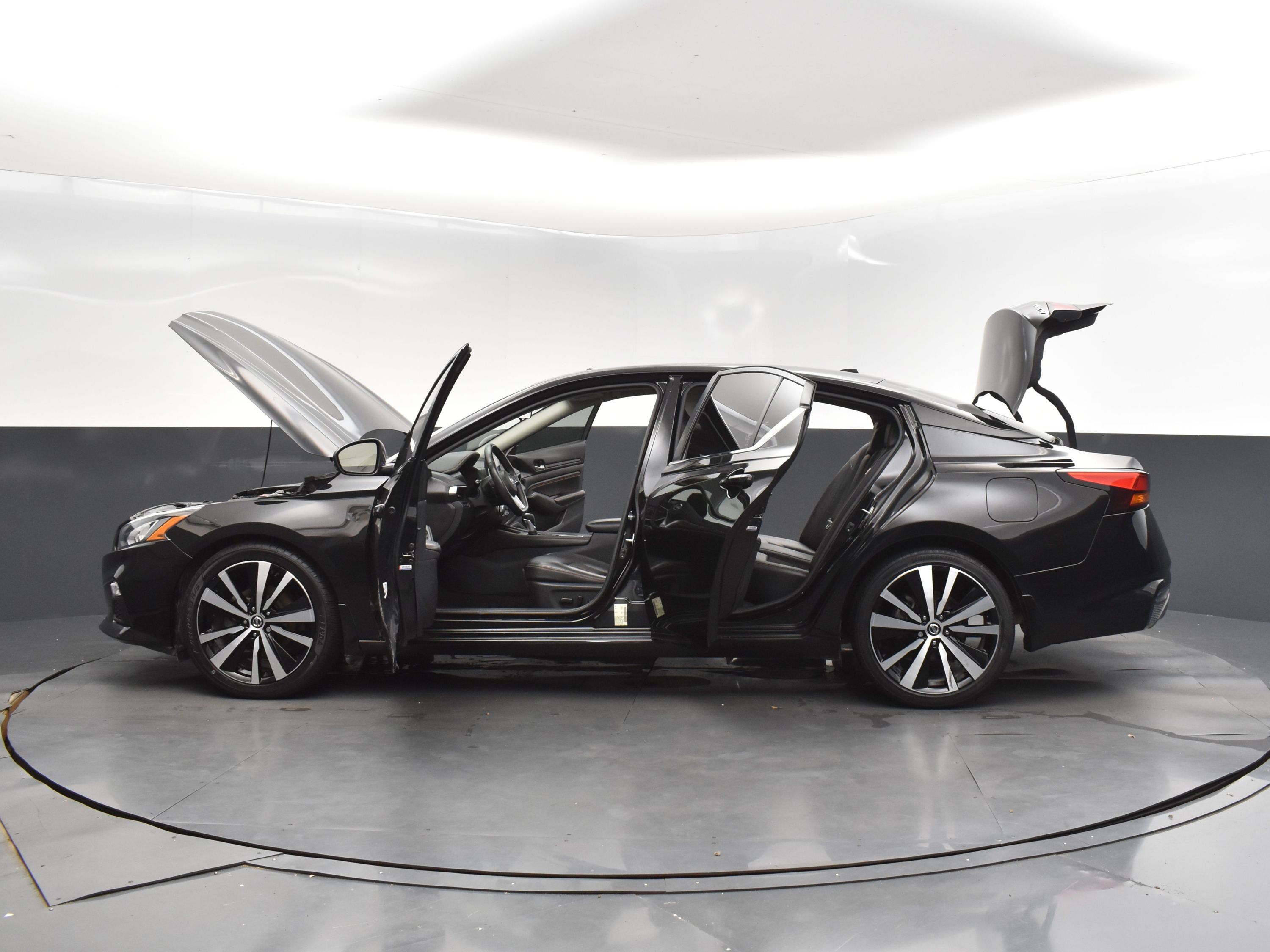 2022 Super Black Nissan Altima 2.0 SR FWD Sedan