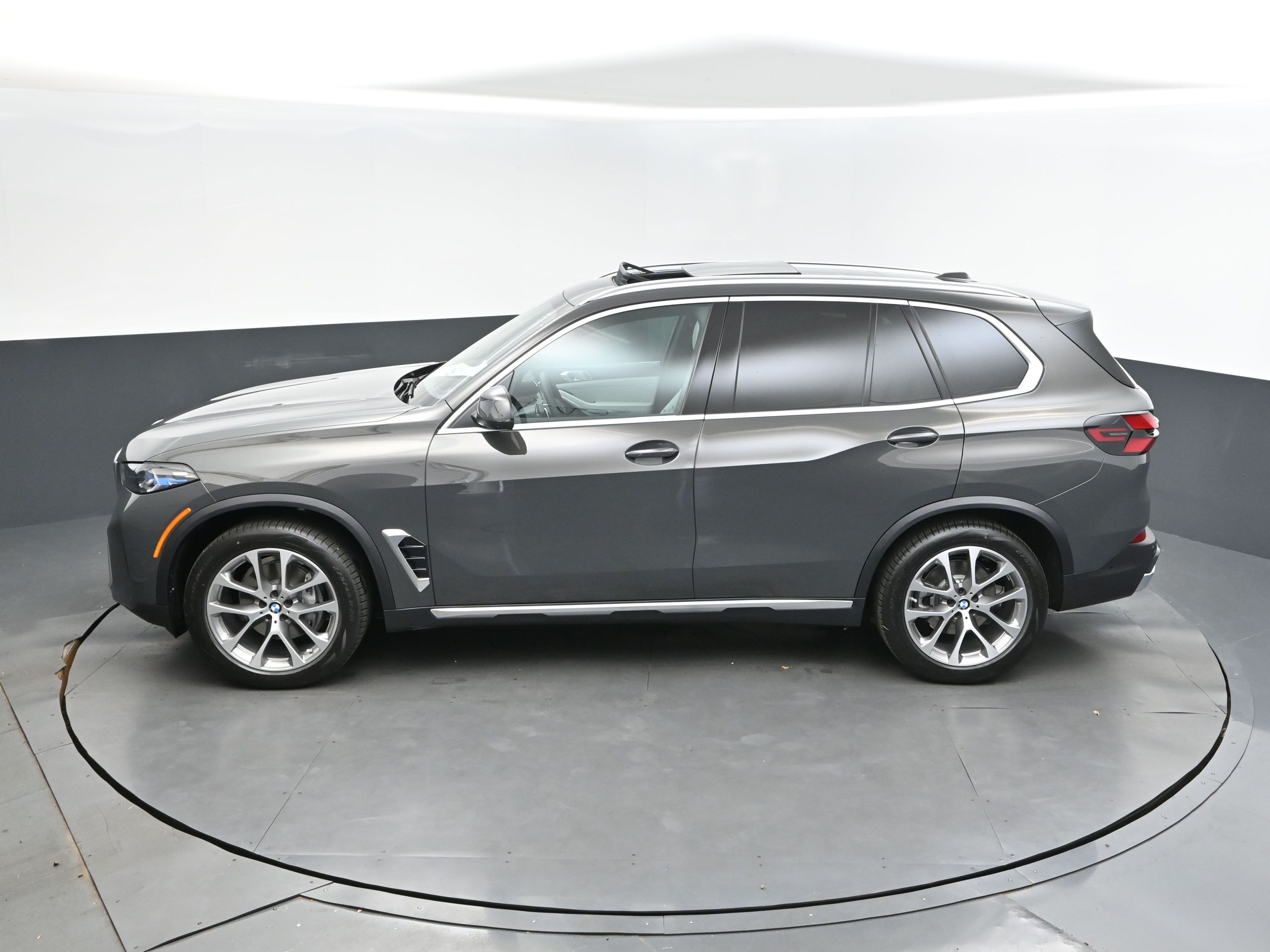 2026 Dravit Gray Metallic BMW X5 sDrive40i RWD SUV