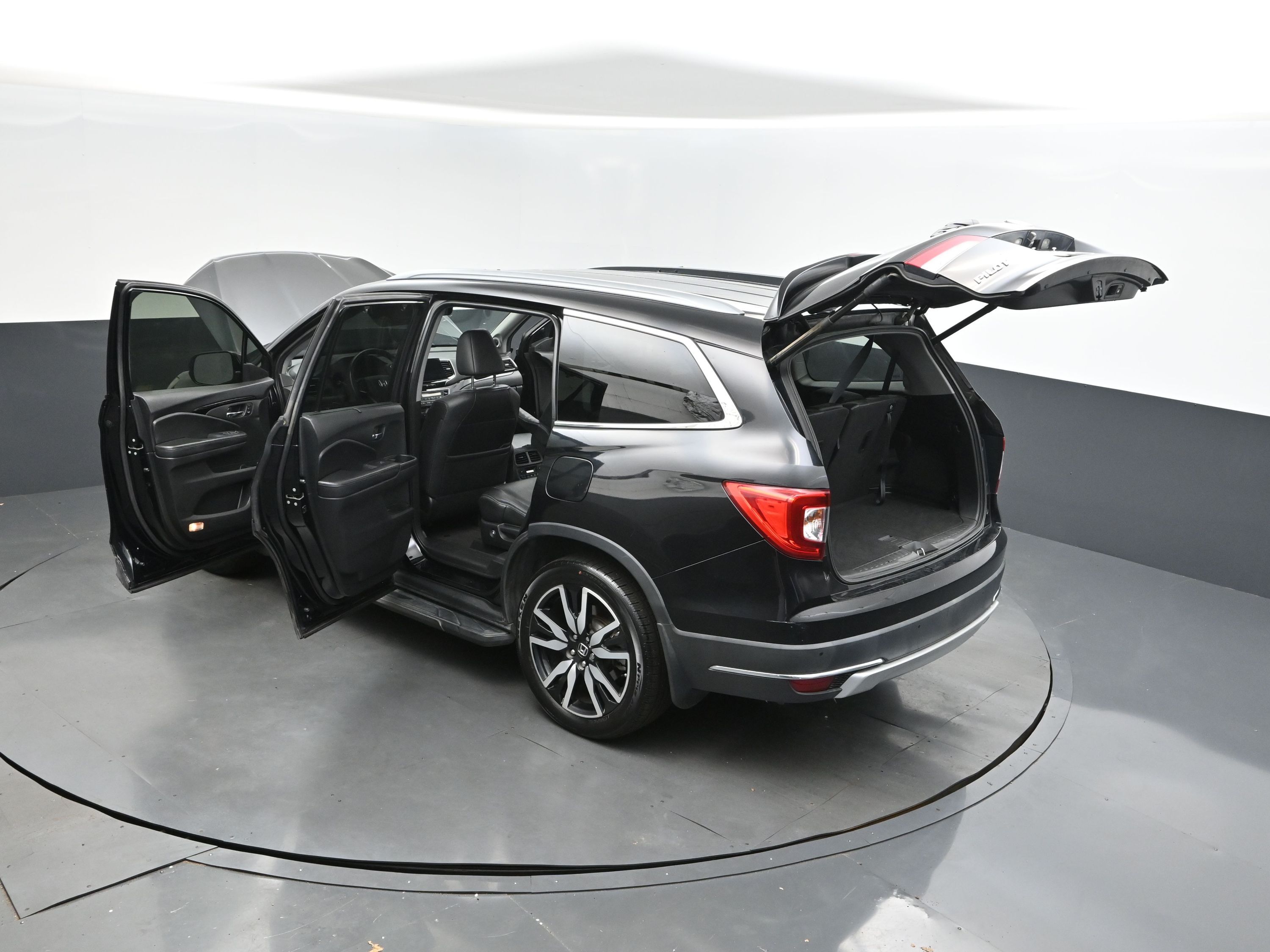 2019 Black Honda Pilot Touring FWD SUV