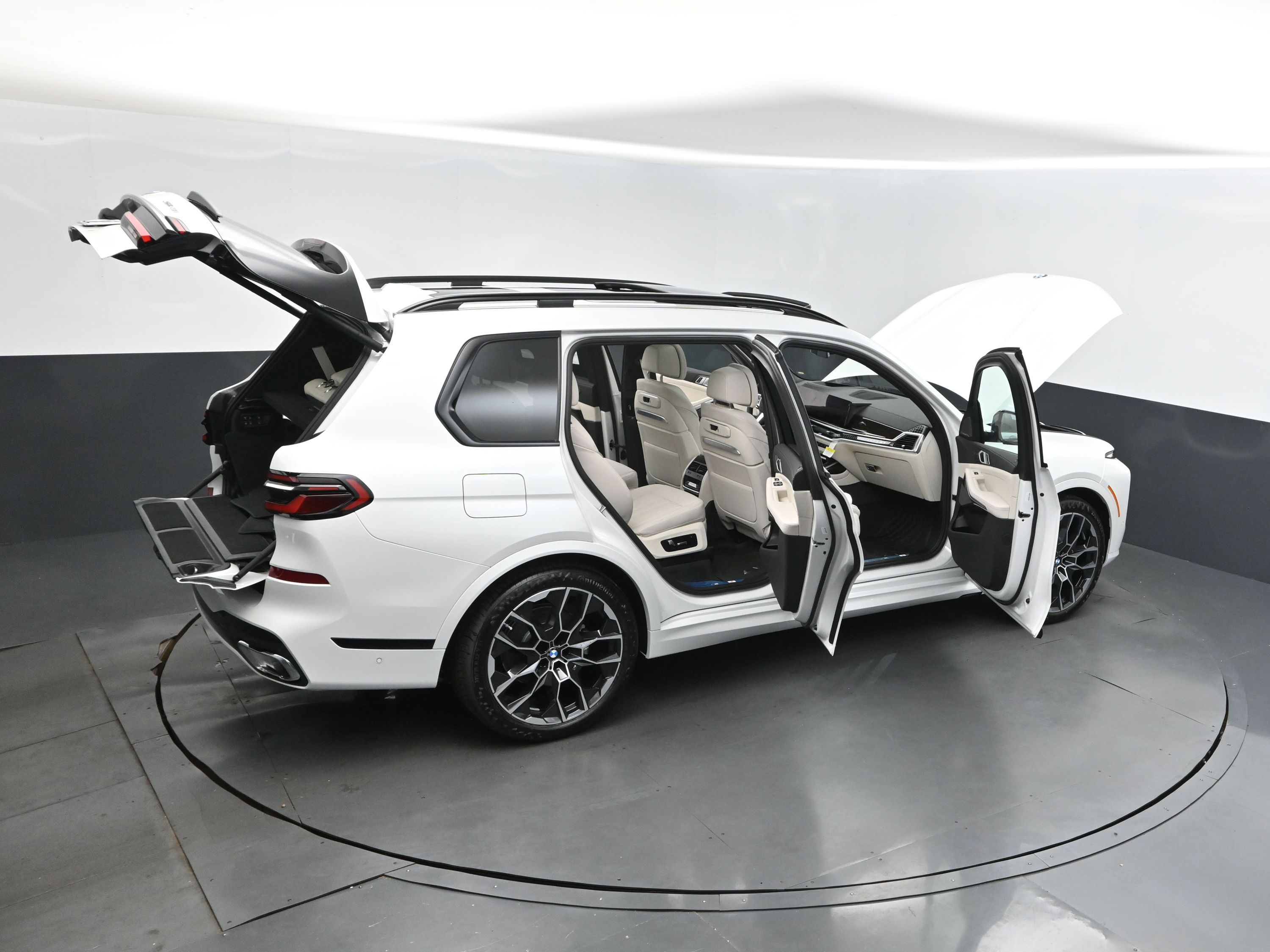 2026 Mineral White Metallic BMW X7 xDrive40i AWD SUV