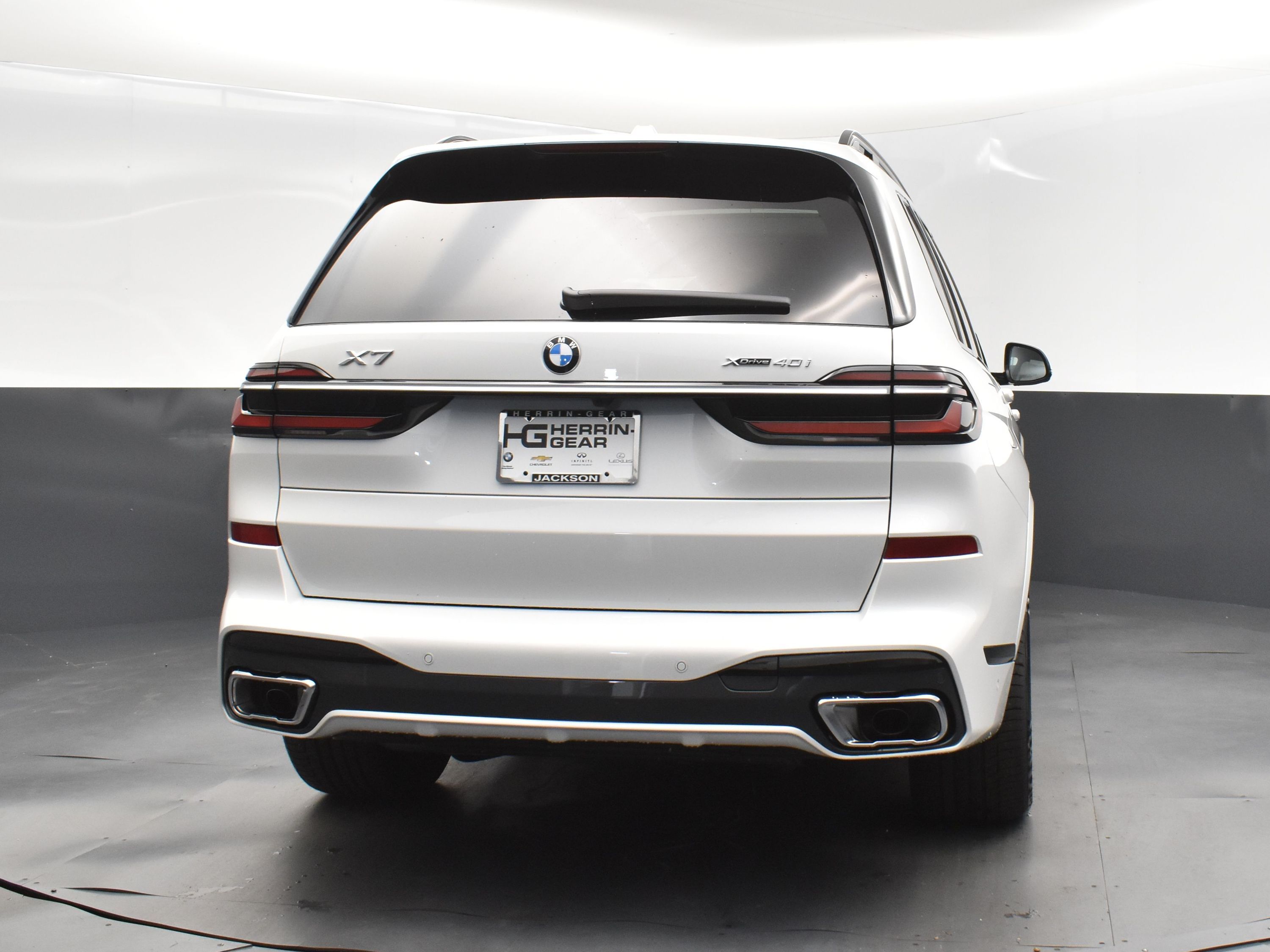 2026 Mineral White Metallic BMW X7 xDrive40i AWD SUV
