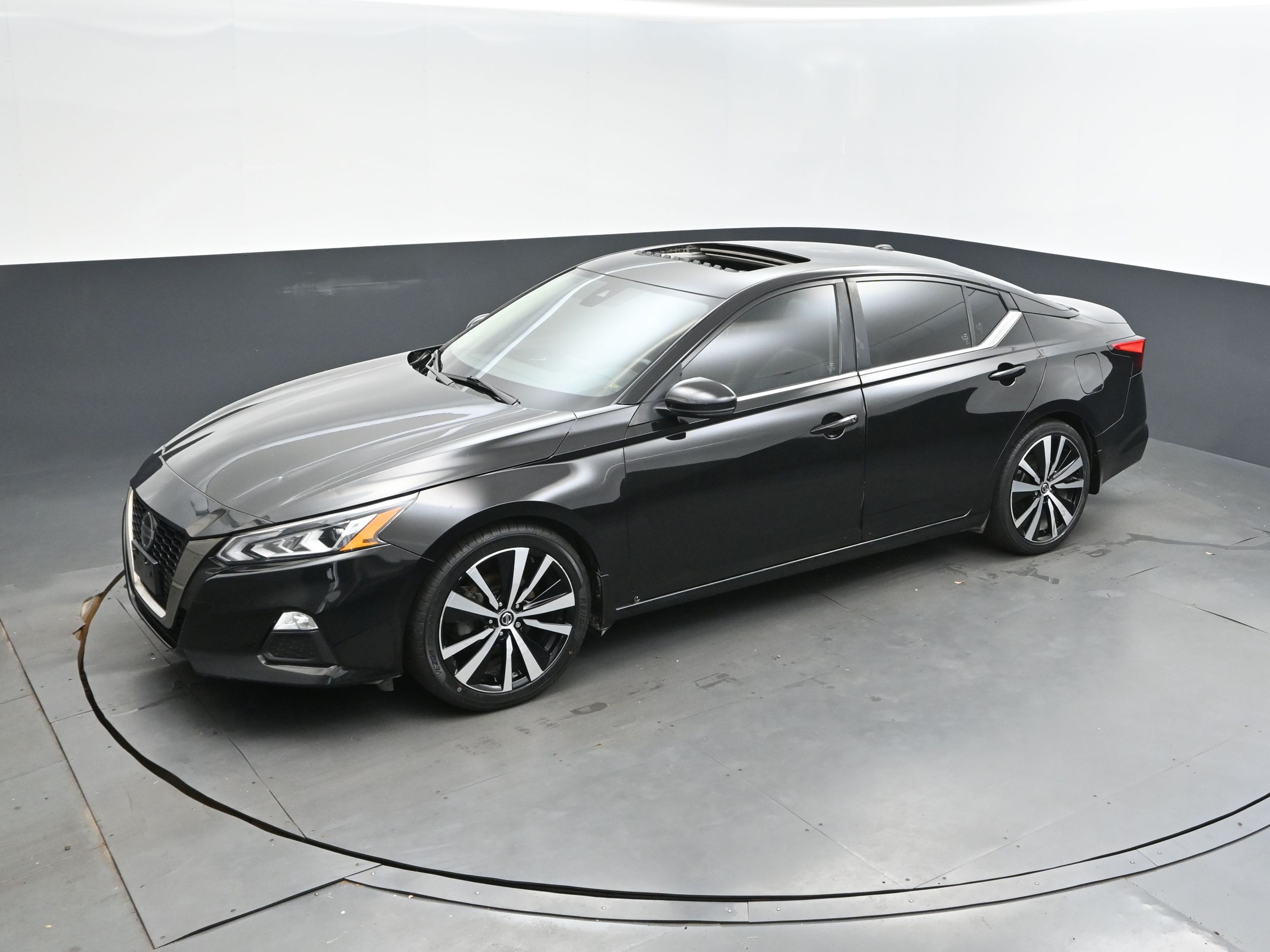 2022 Super Black Nissan Altima 2.0 SR FWD Sedan