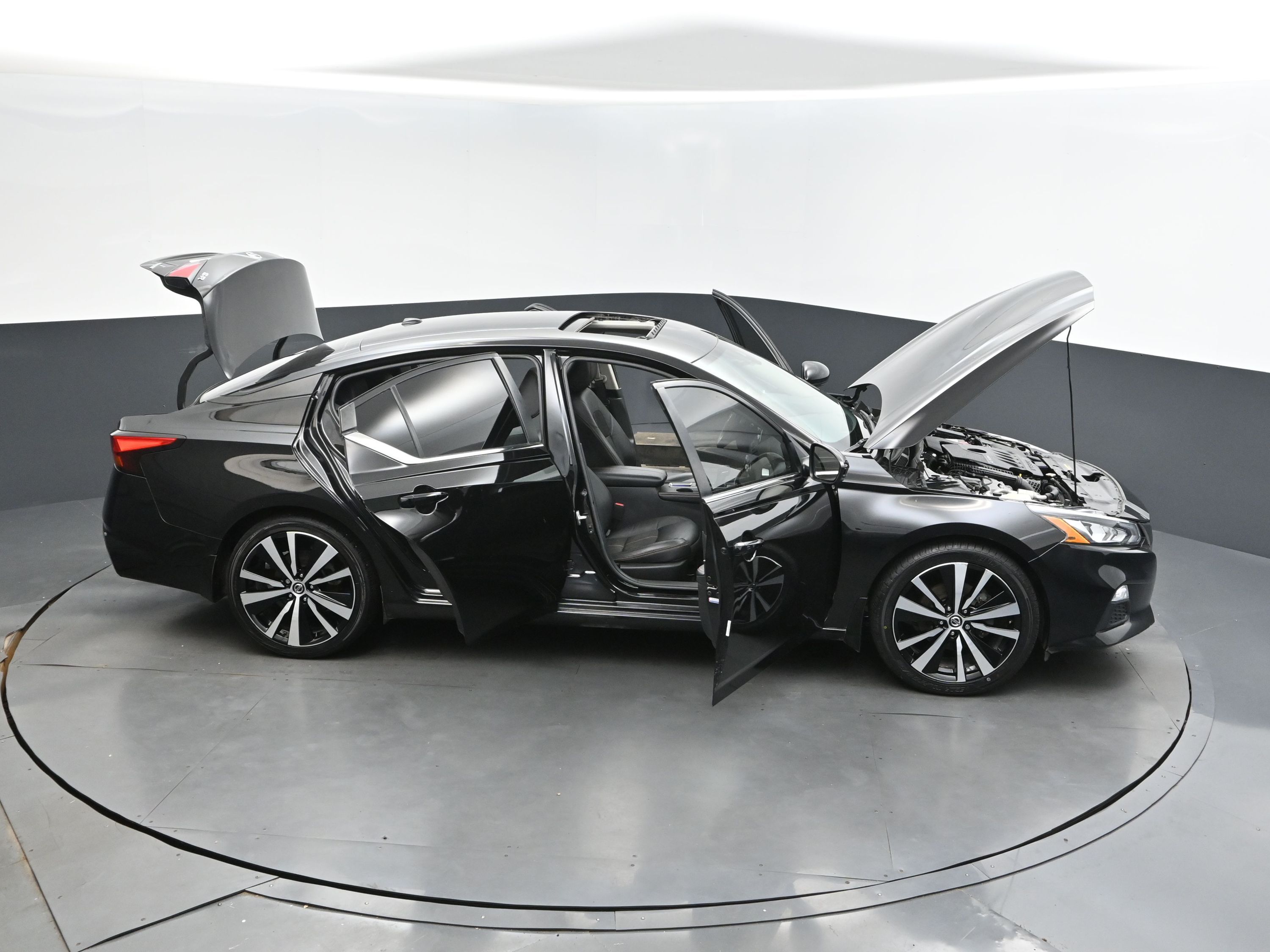 2022 Super Black Nissan Altima 2.0 SR FWD Sedan