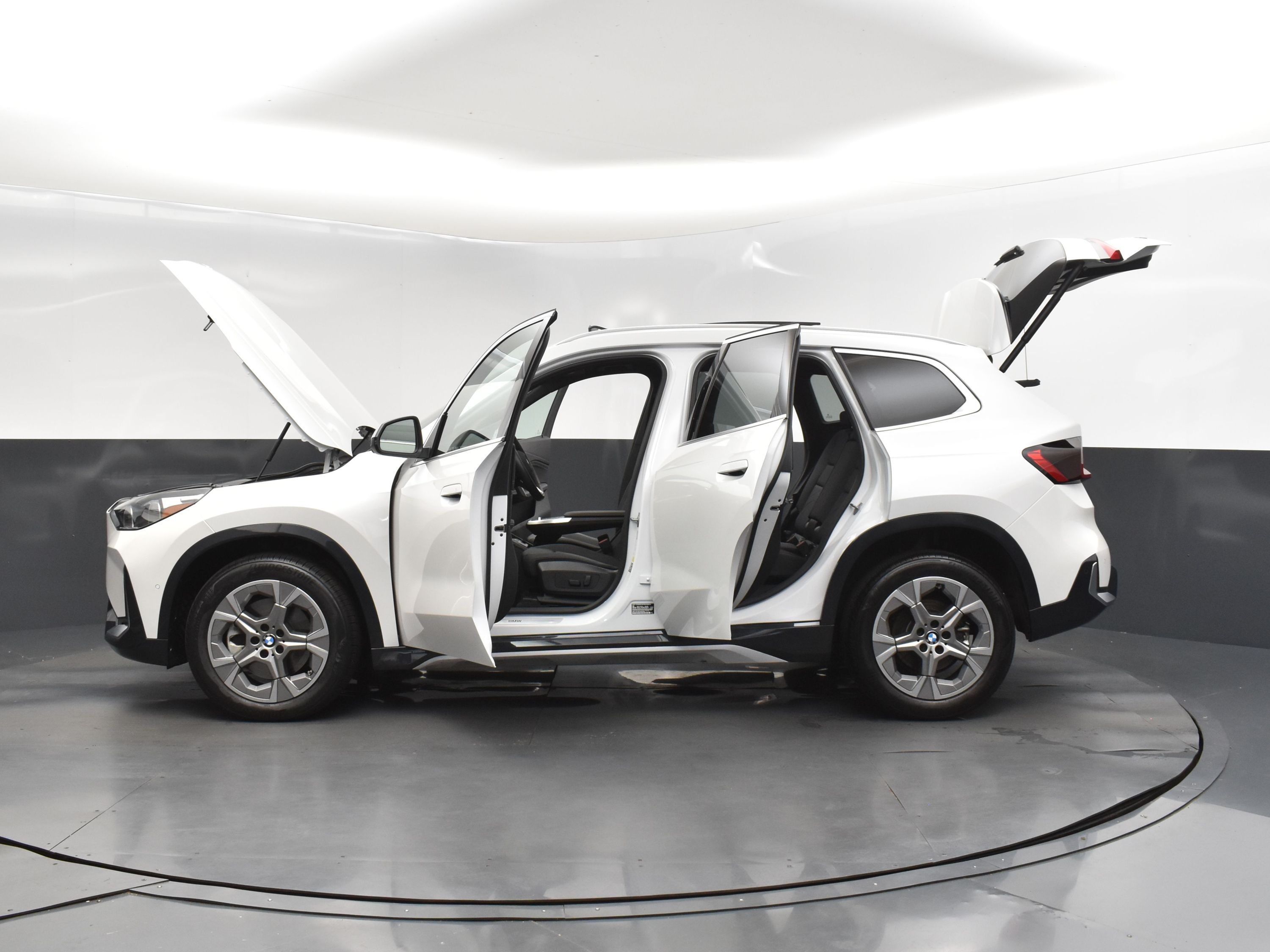 2023 Mineral White Metallic BMW X1 xDrive28i AWD SUV