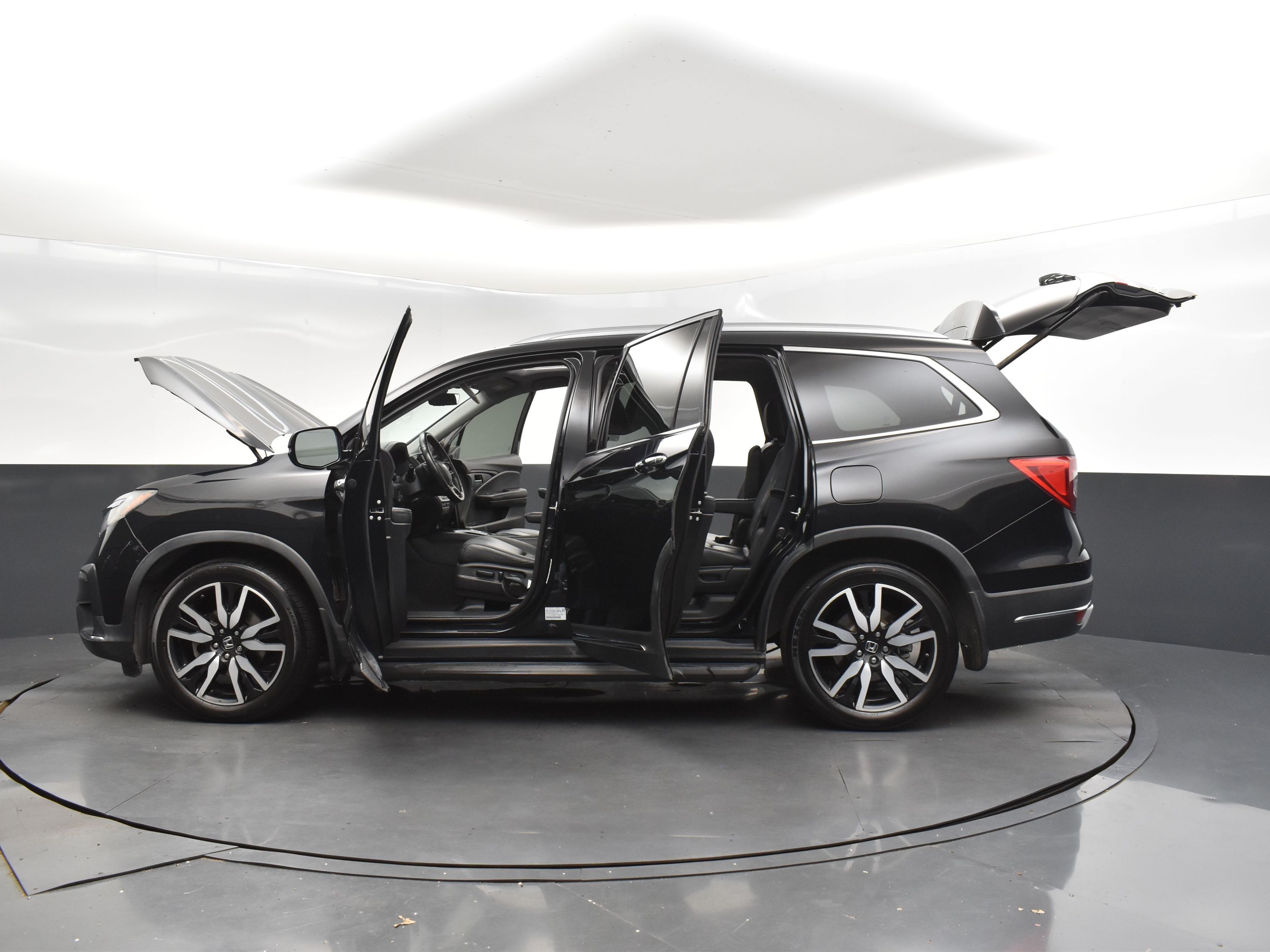 2019 Black Honda Pilot Touring FWD SUV