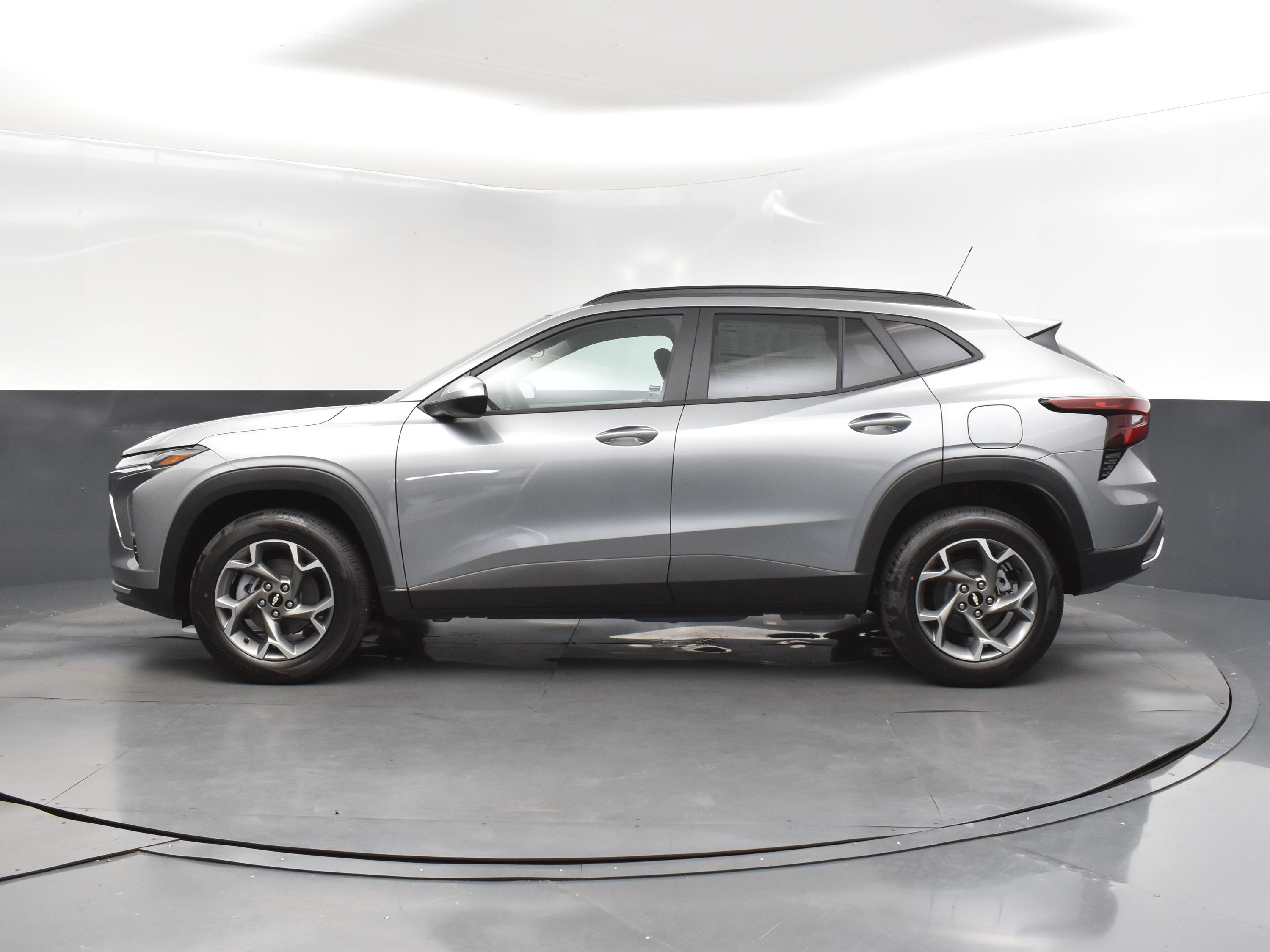 2025 Sterling Gray Metallic Chevrolet Trax LT FWD SUV