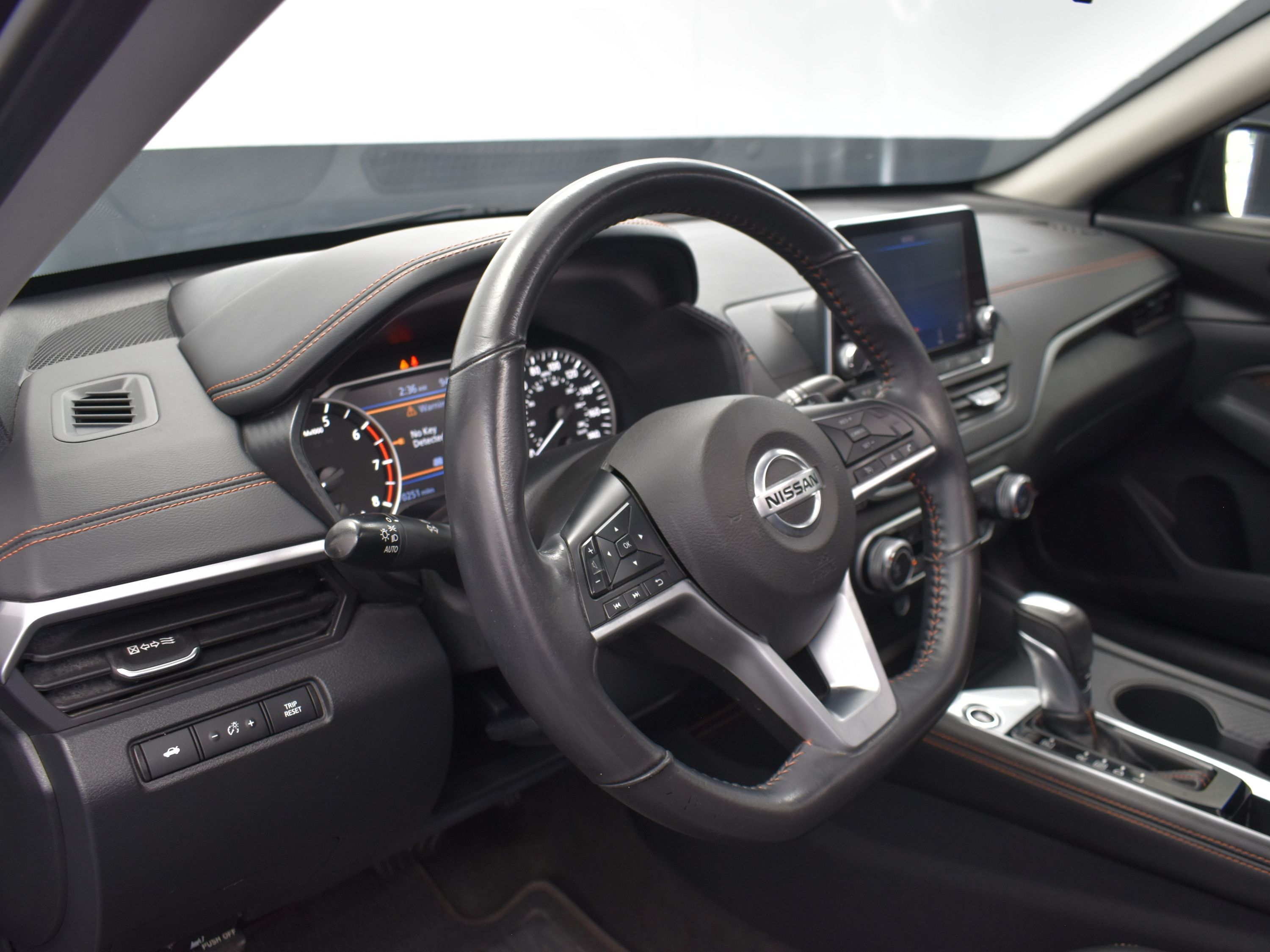 2022 Super Black Nissan Altima 2.0 SR FWD Sedan