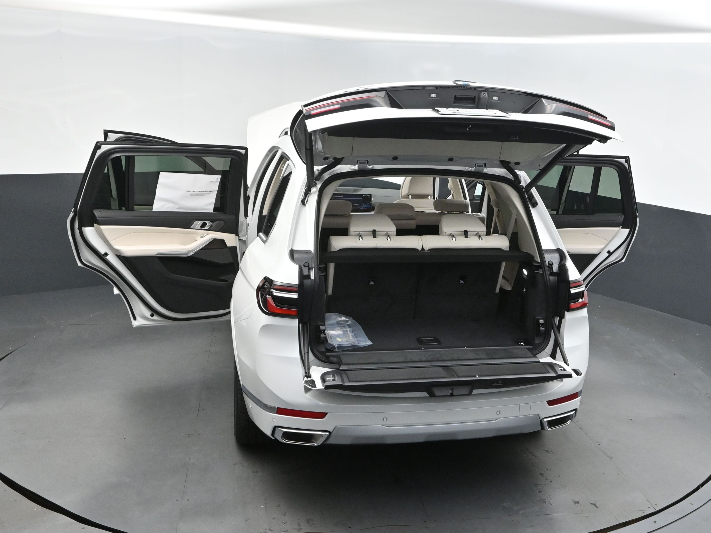 2026 Mineral White Metallic BMW X7 xDrive40i AWD SUV