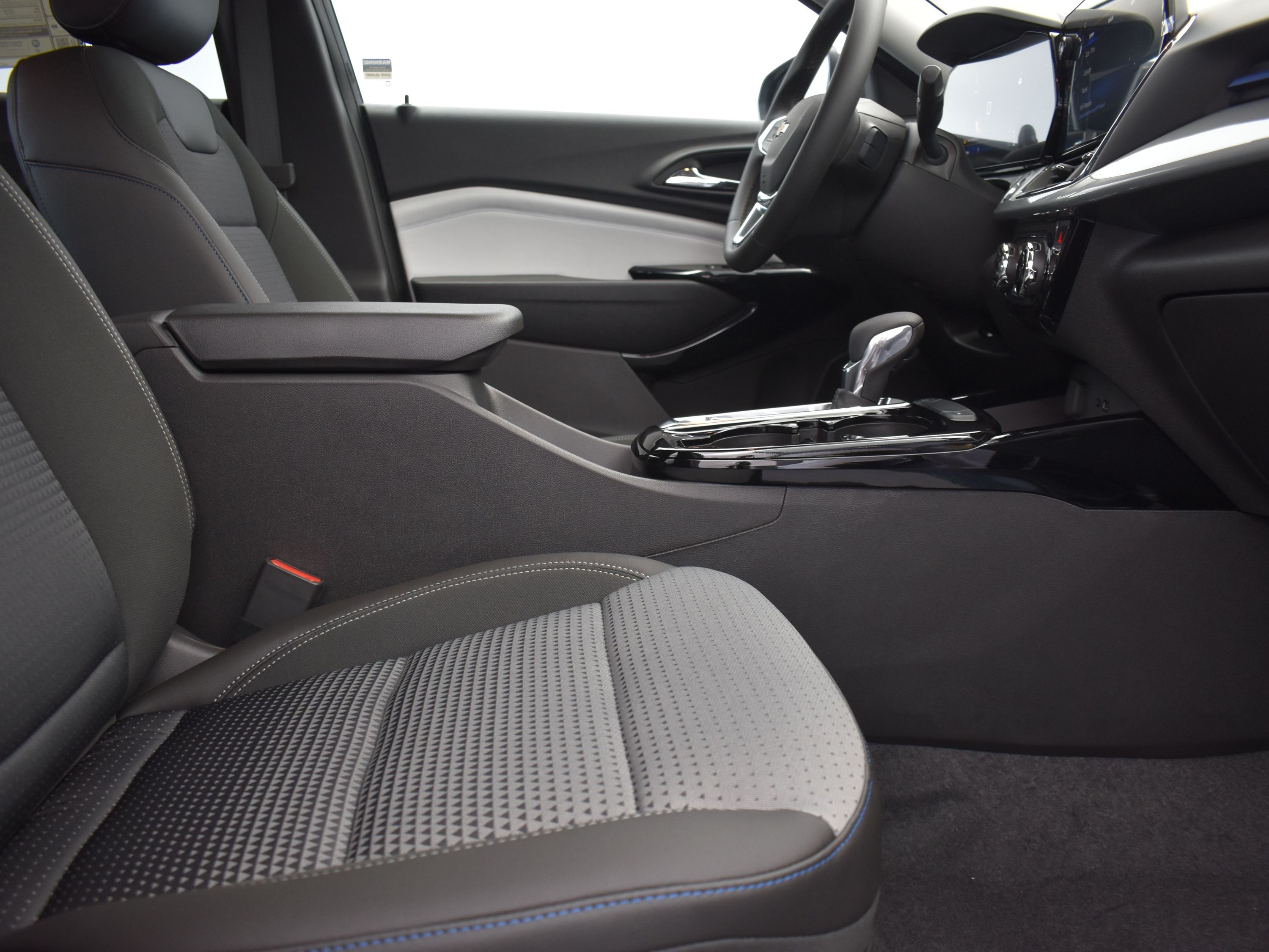 2025 Cypress Gray Chevrolet Trax LT FWD SUV