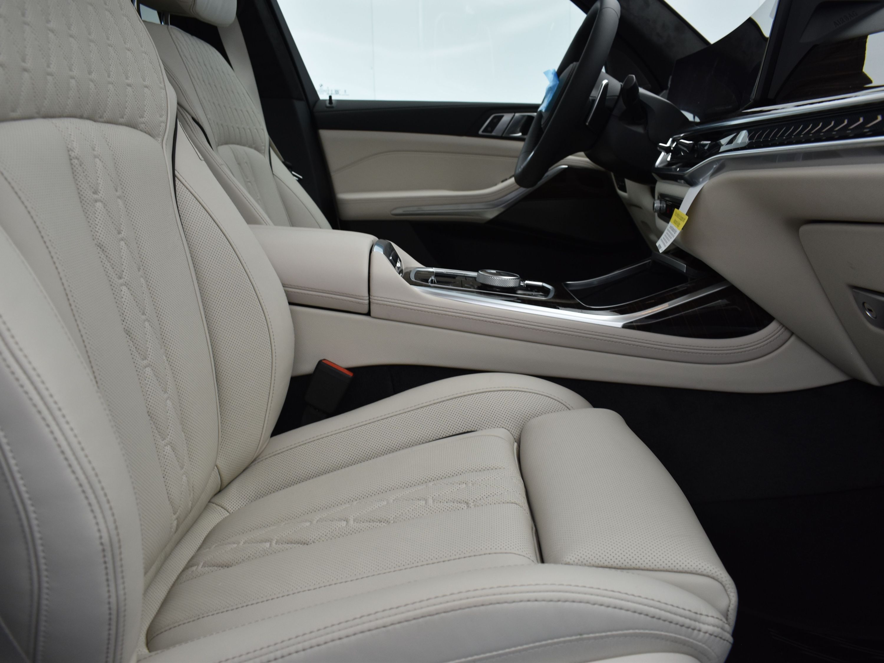 2026 Mineral White Metallic BMW X7 xDrive40i AWD SUV